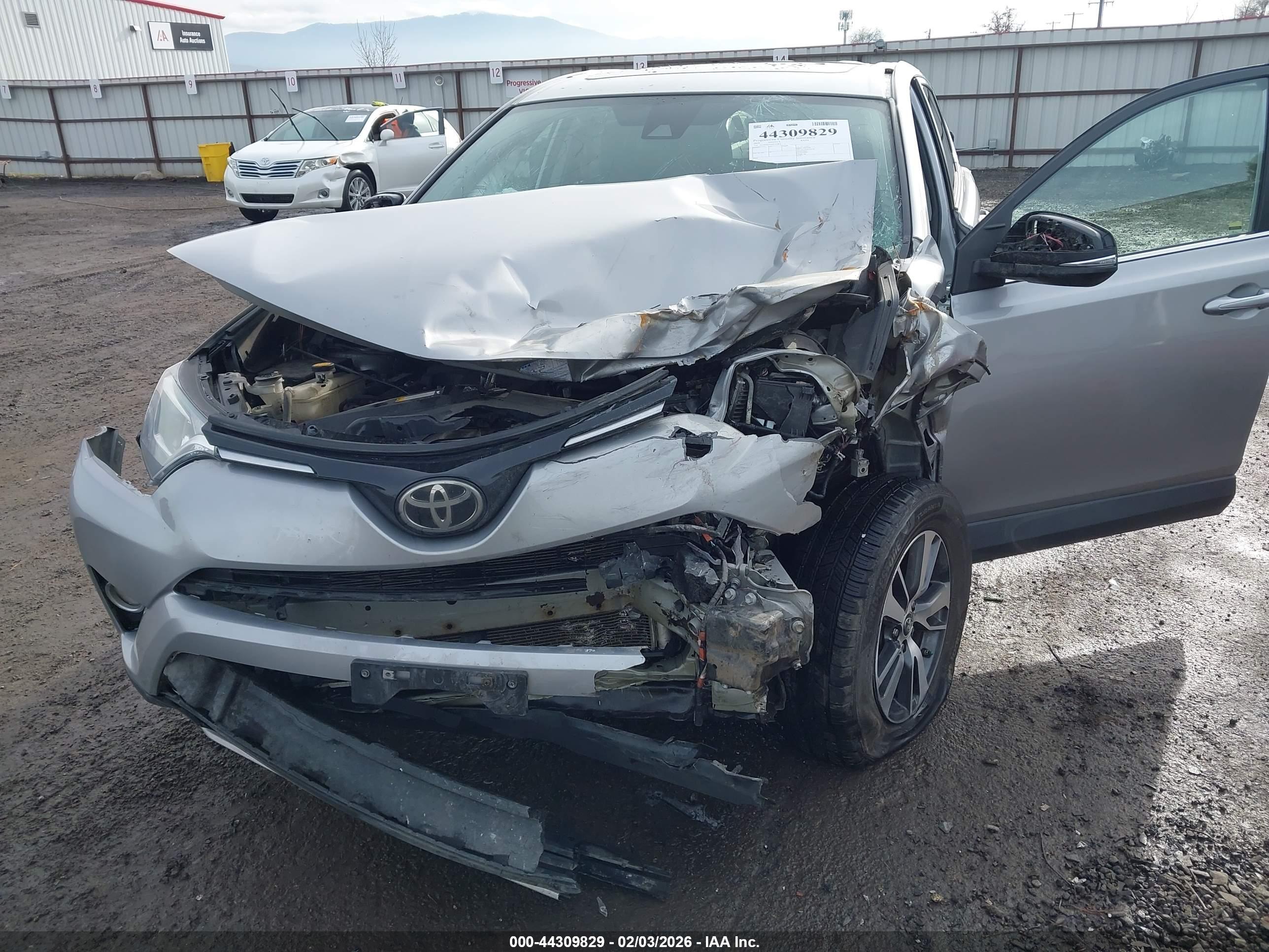 TOYOTA RAV4 image 6