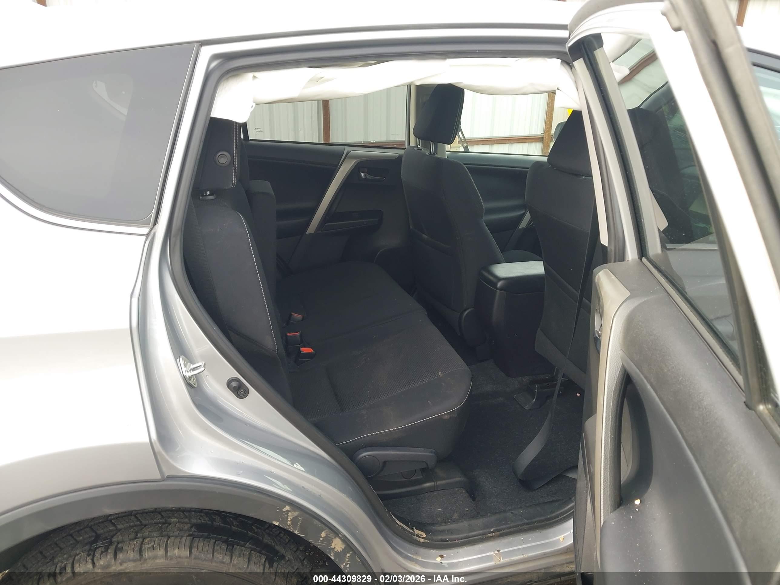 TOYOTA RAV4 image 8