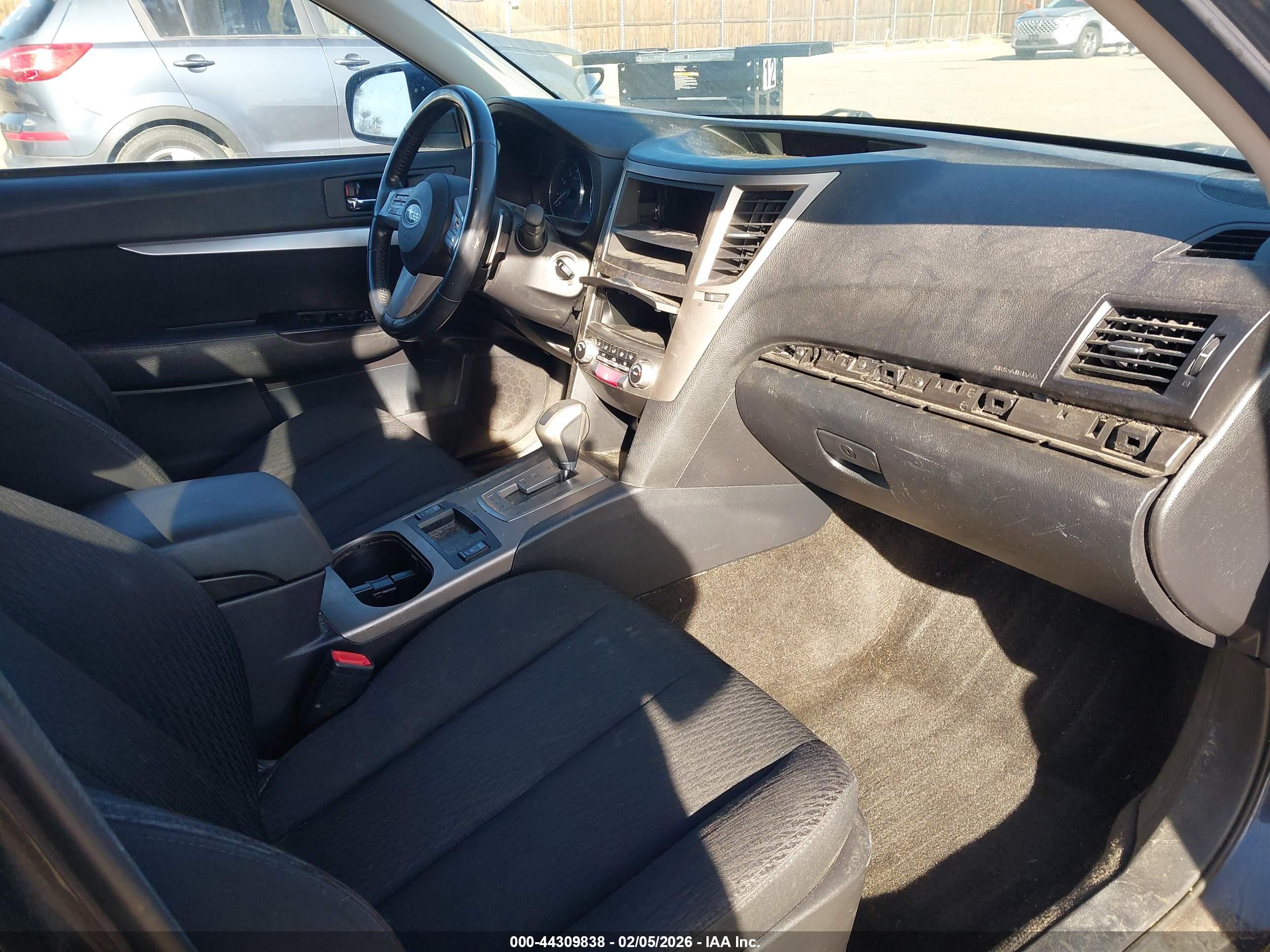 SUBARU OUTBACK image 5