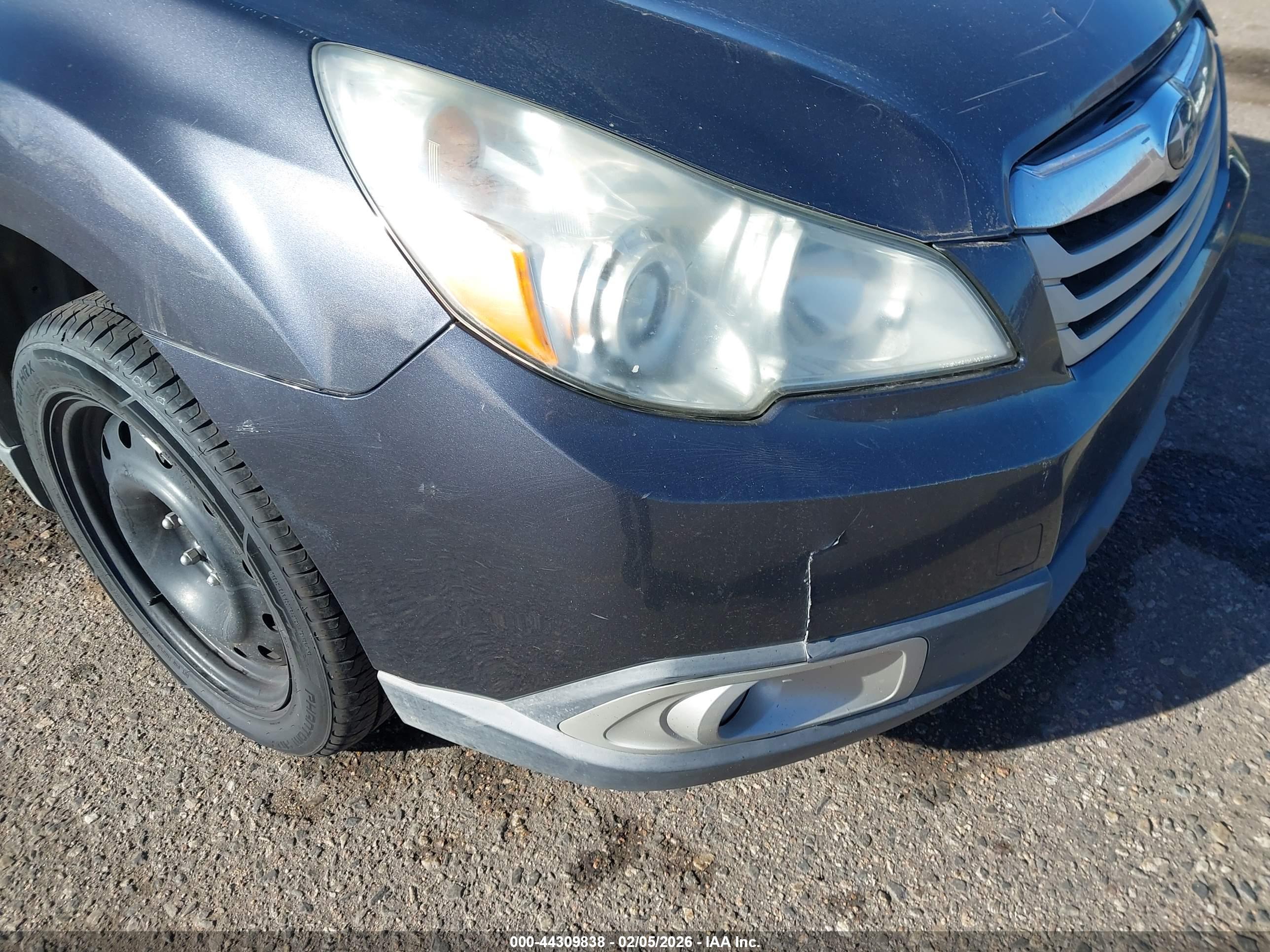 SUBARU OUTBACK image 6