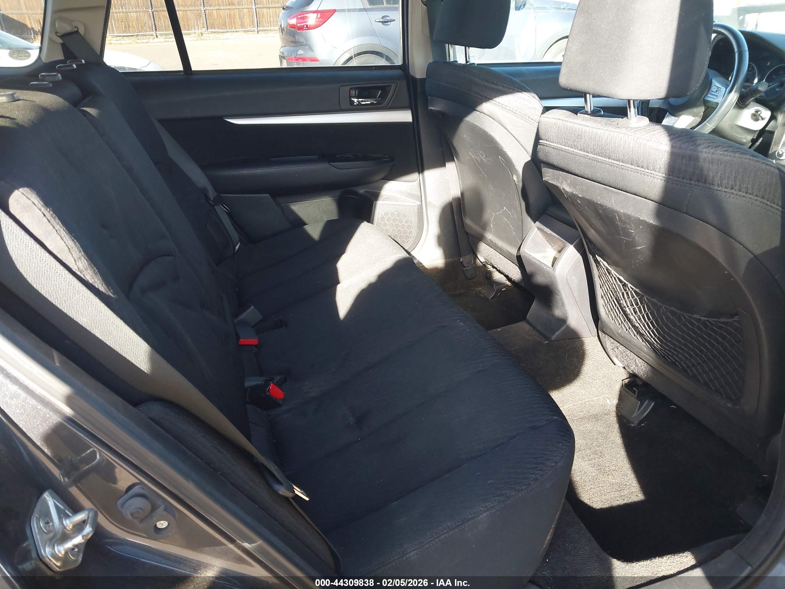 SUBARU OUTBACK image 8