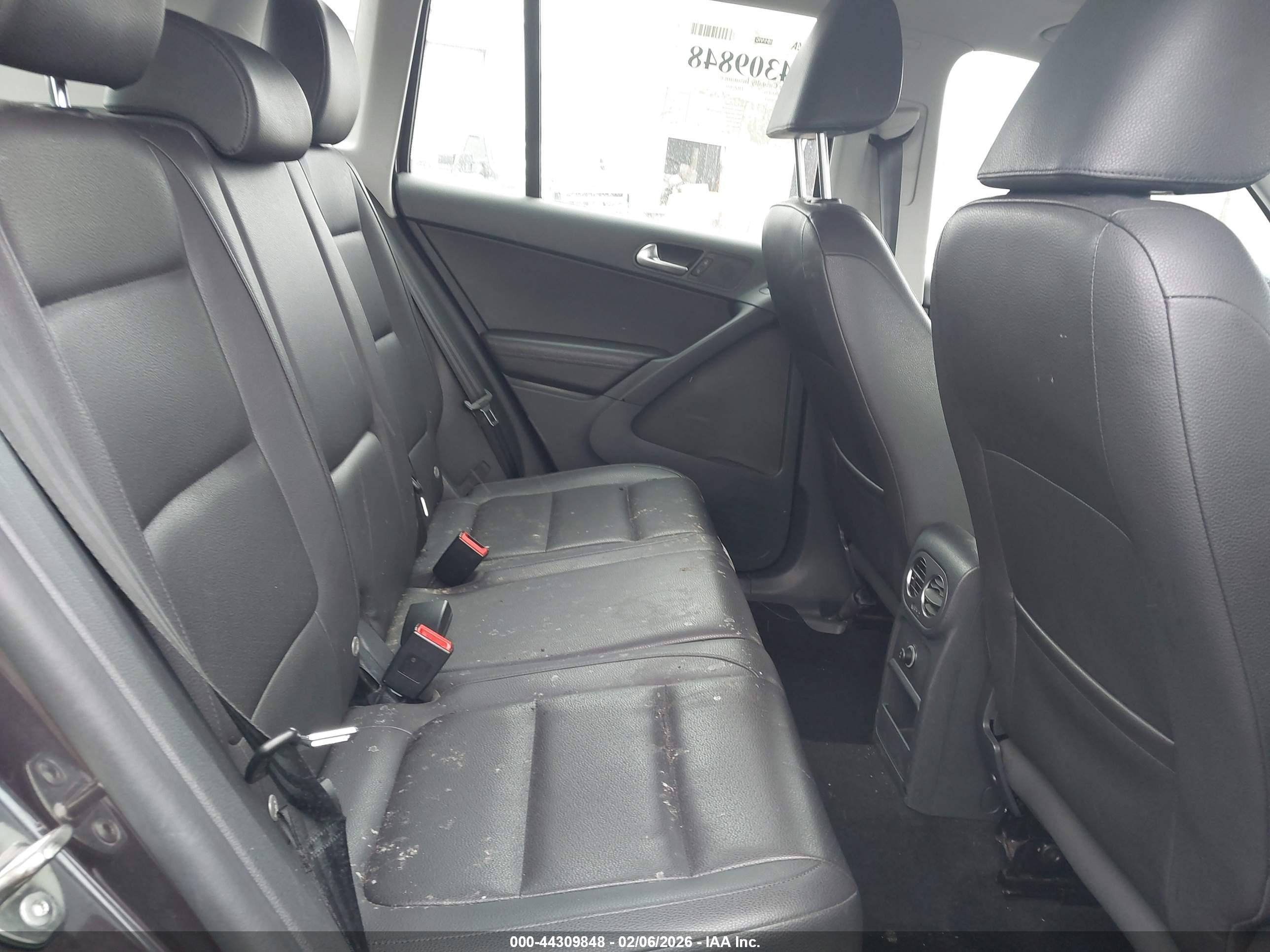 VOLKSWAGEN TIGUAN image 8