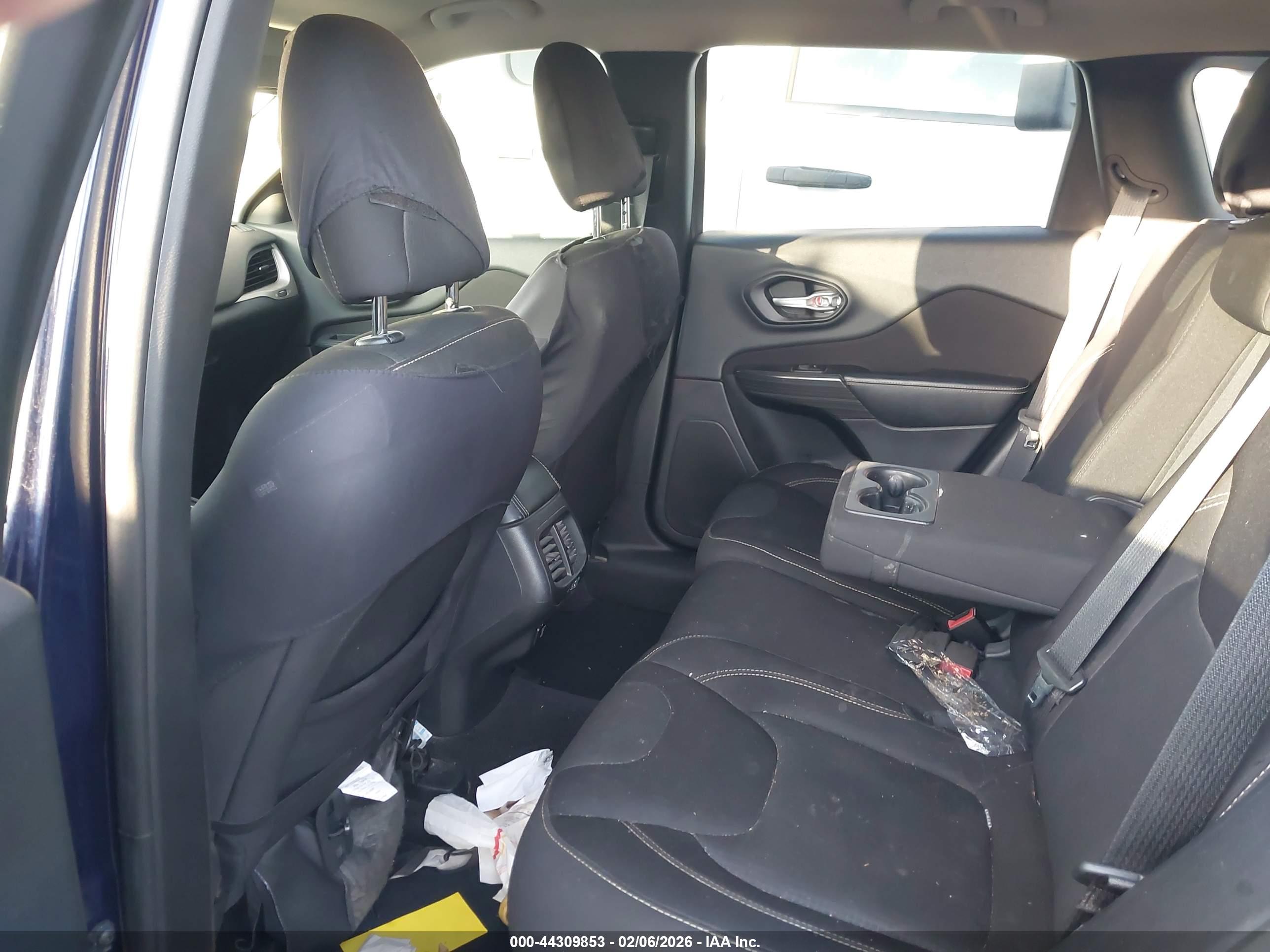 JEEP CHEROKEE image 8