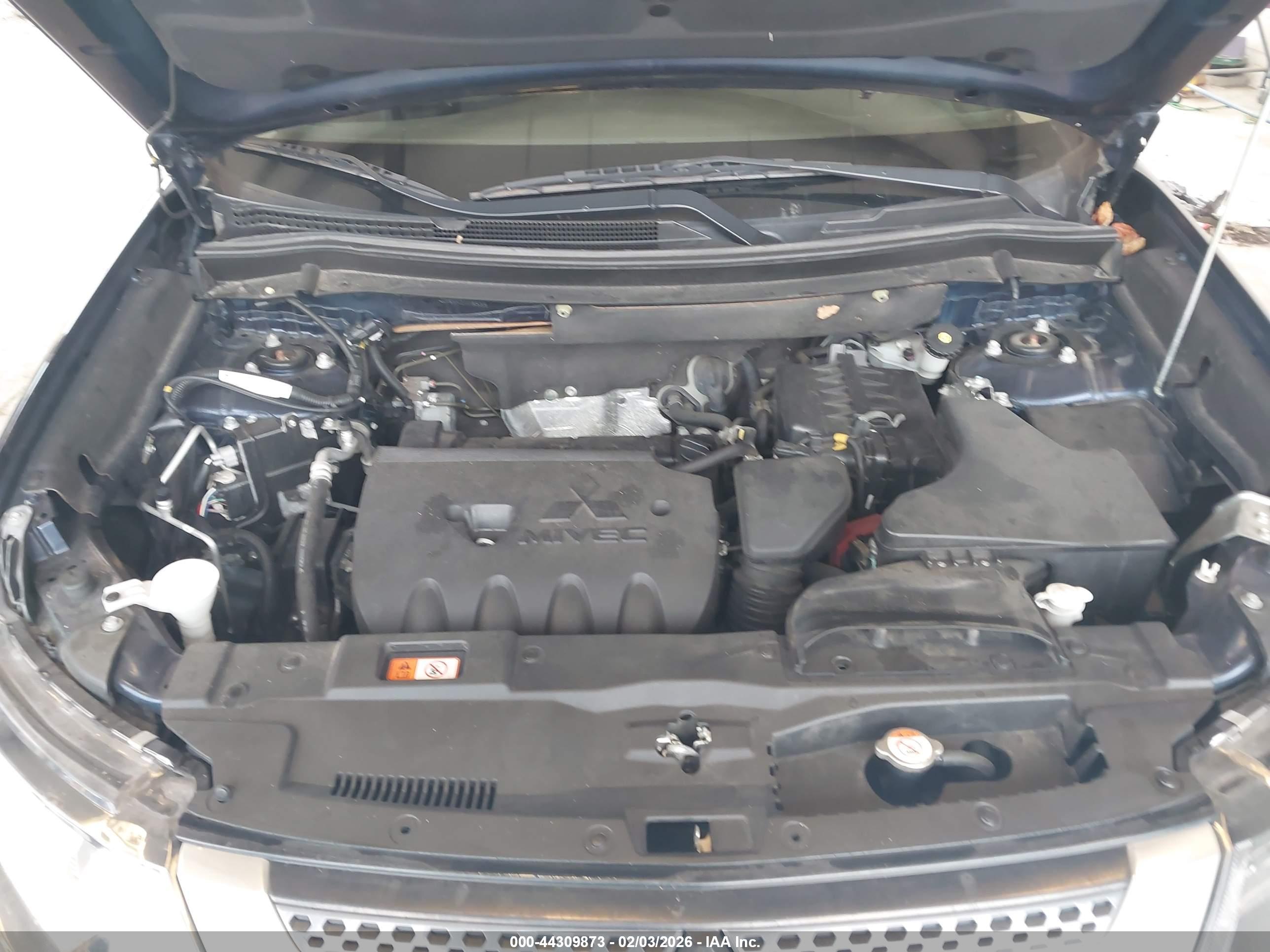 MITSUBISHI OUTLANDER image 10