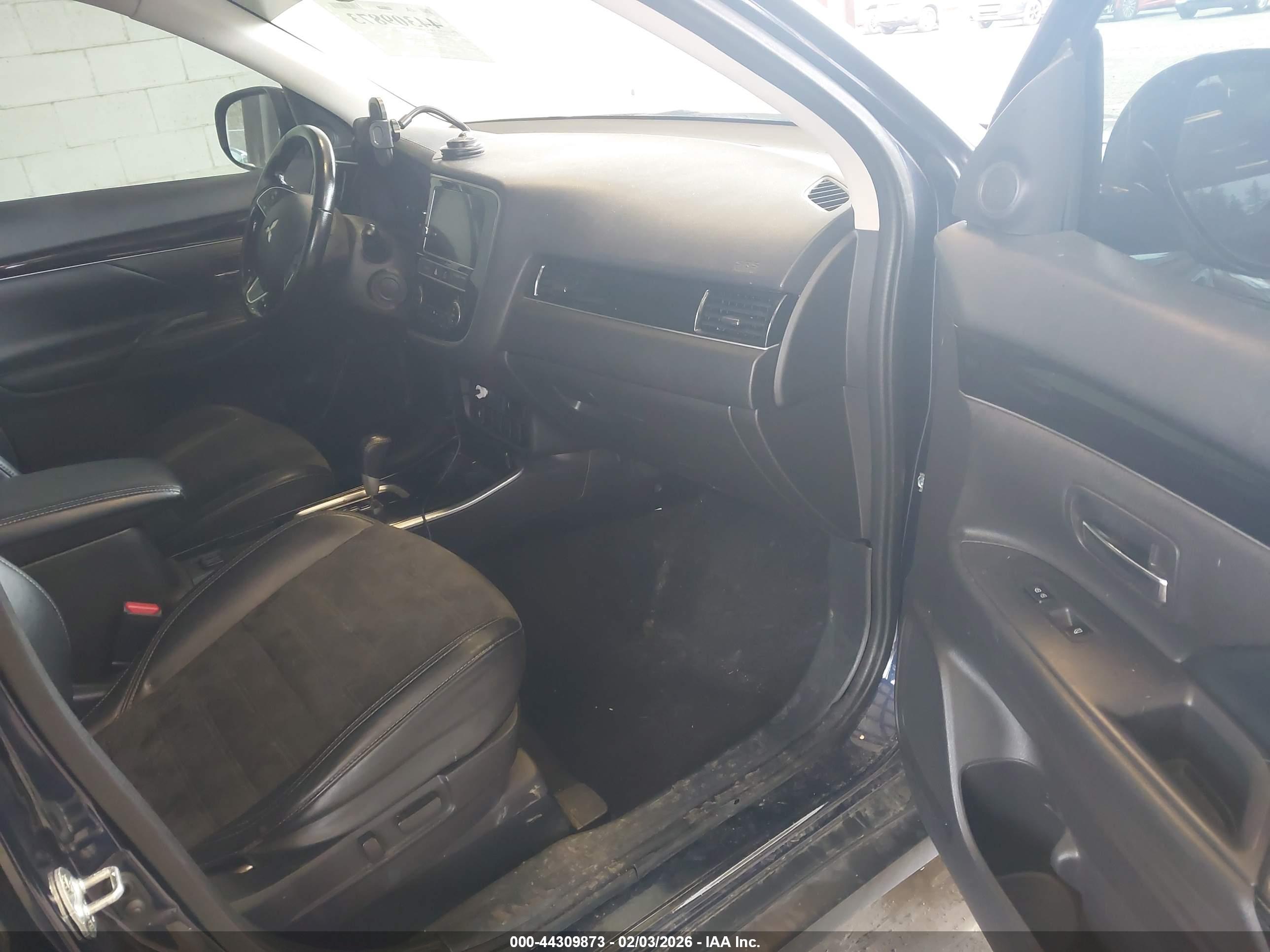 MITSUBISHI OUTLANDER image 5