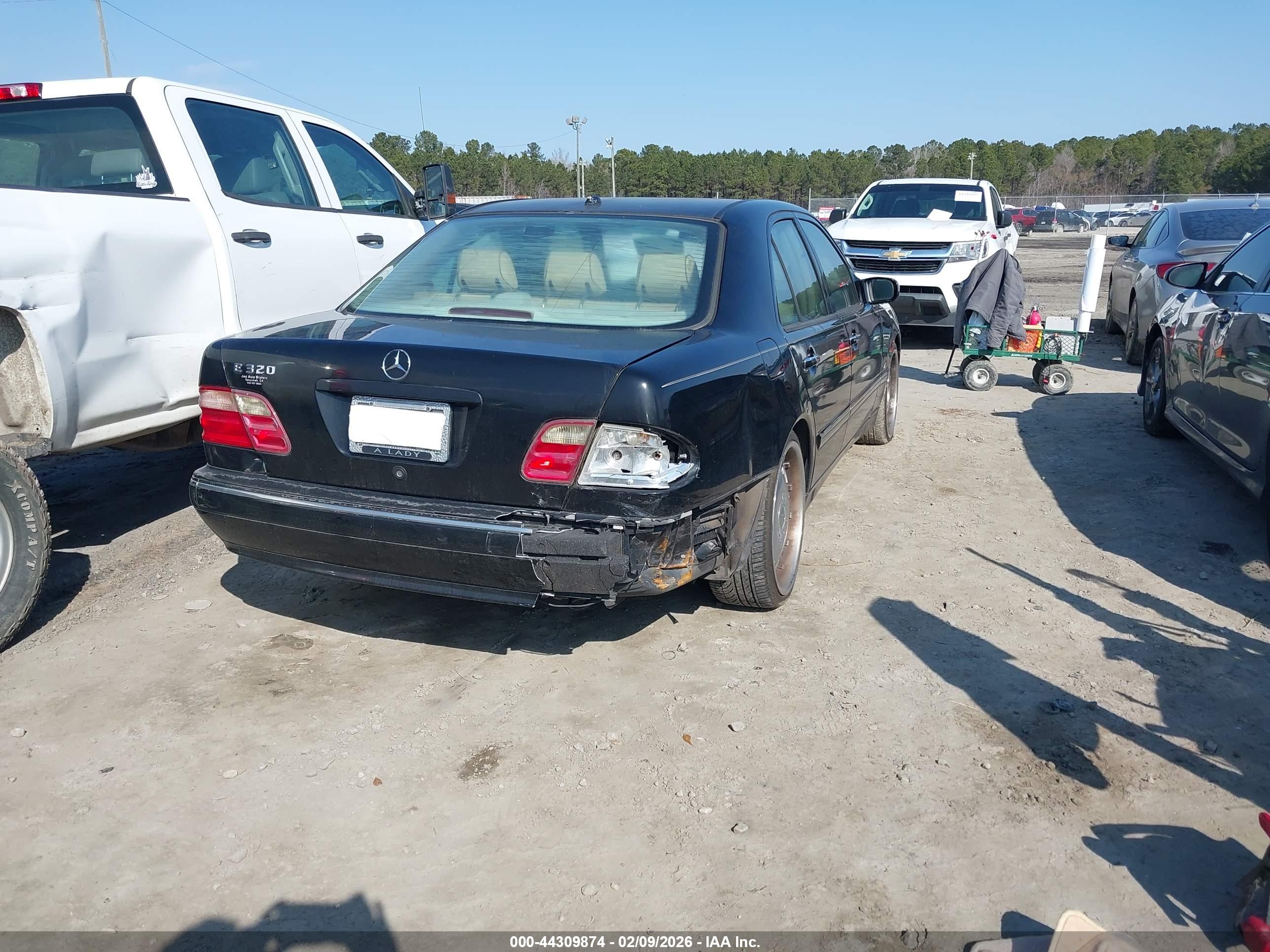 MERCEDES-BENZ E image 4