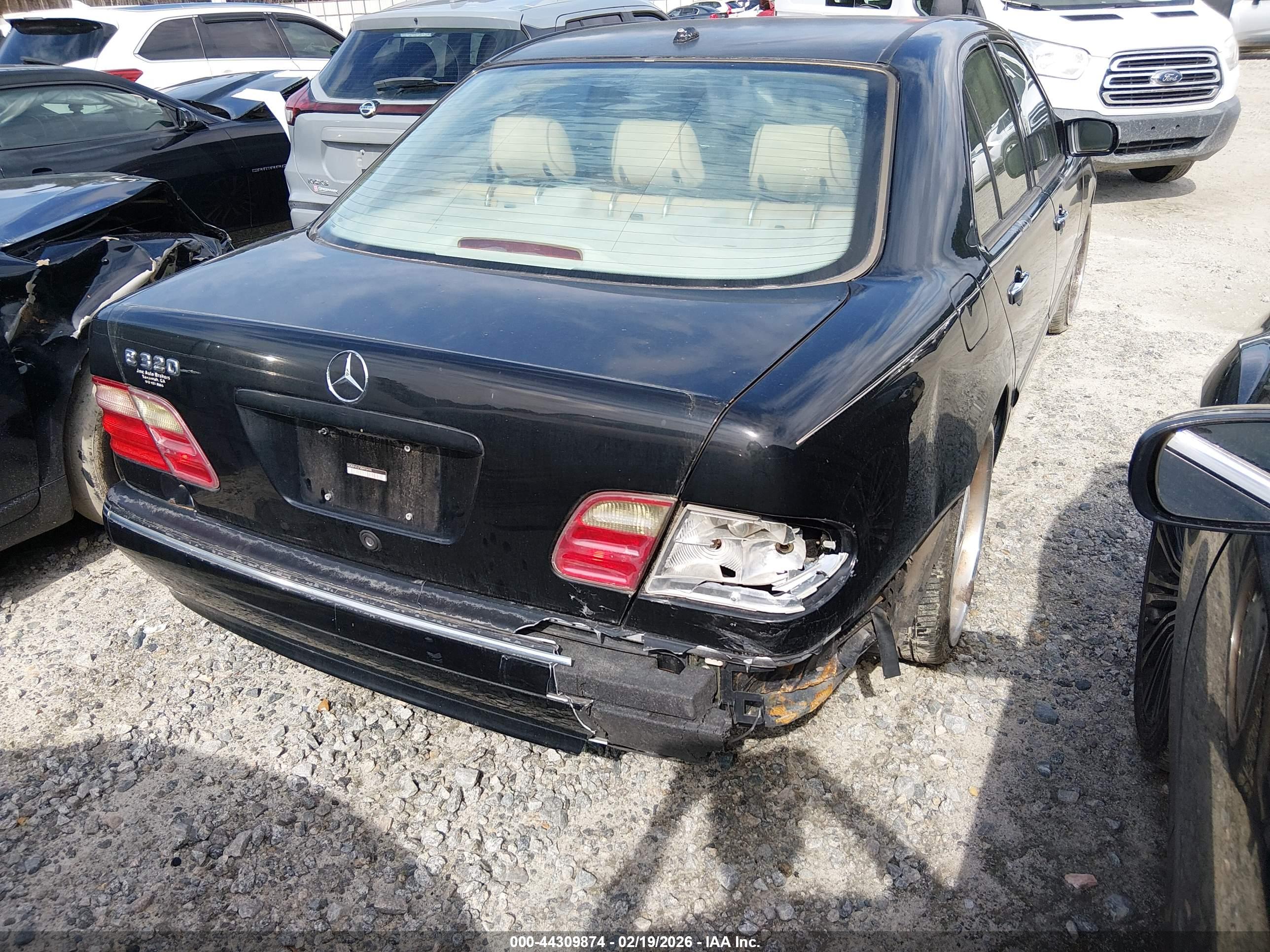 MERCEDES-BENZ E image 6