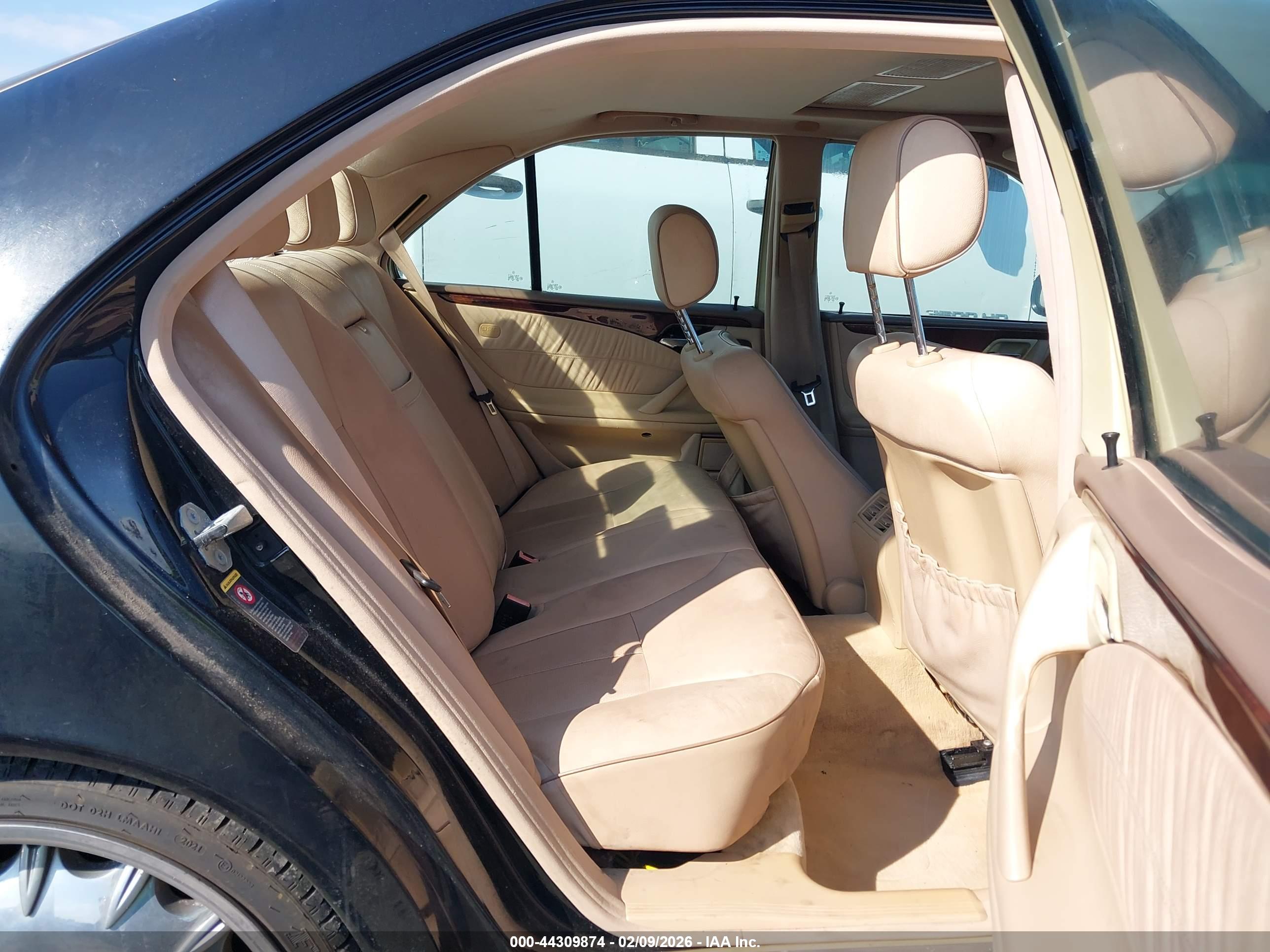 MERCEDES-BENZ E image 8