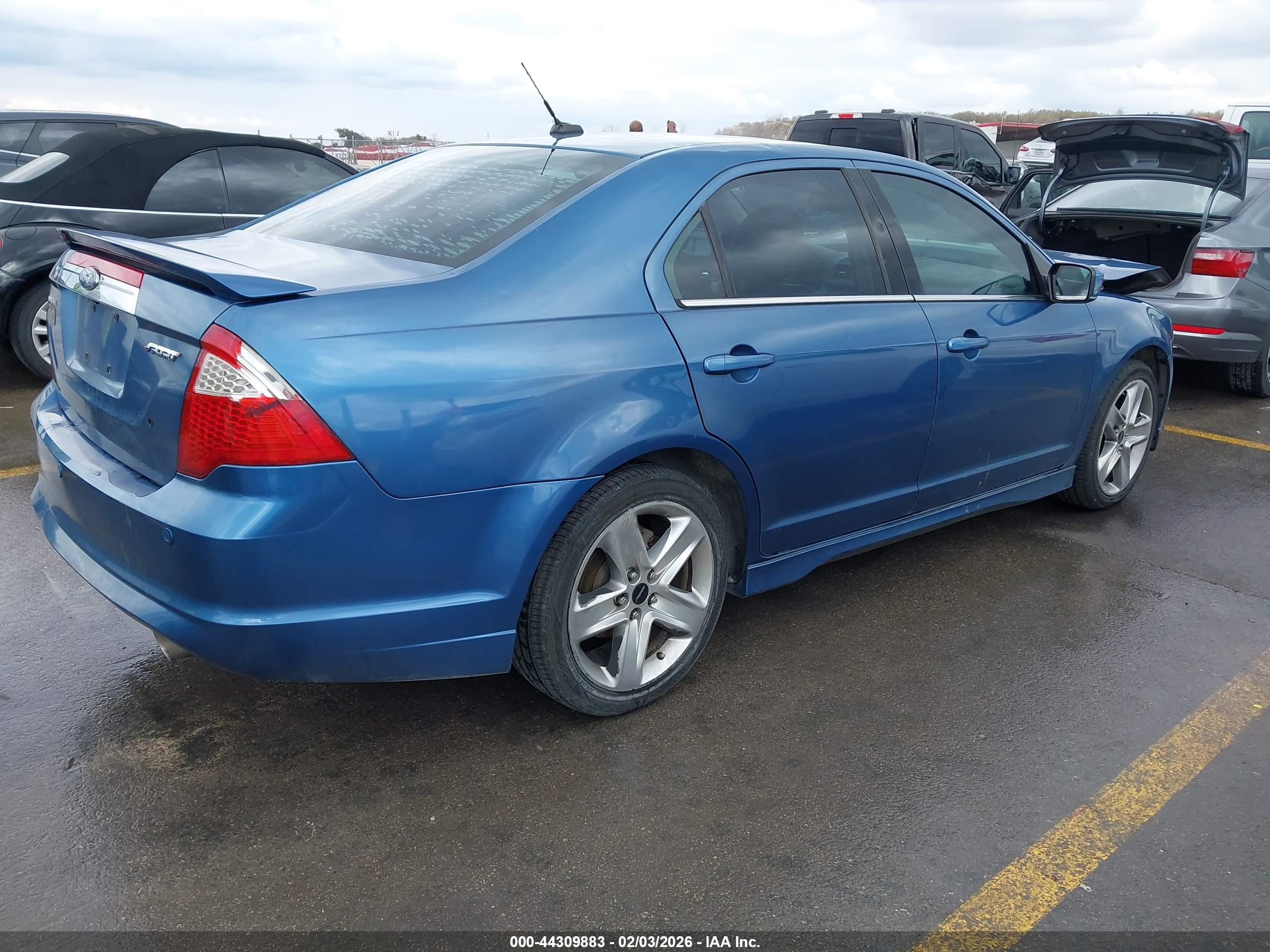 FORD FUSION image 4