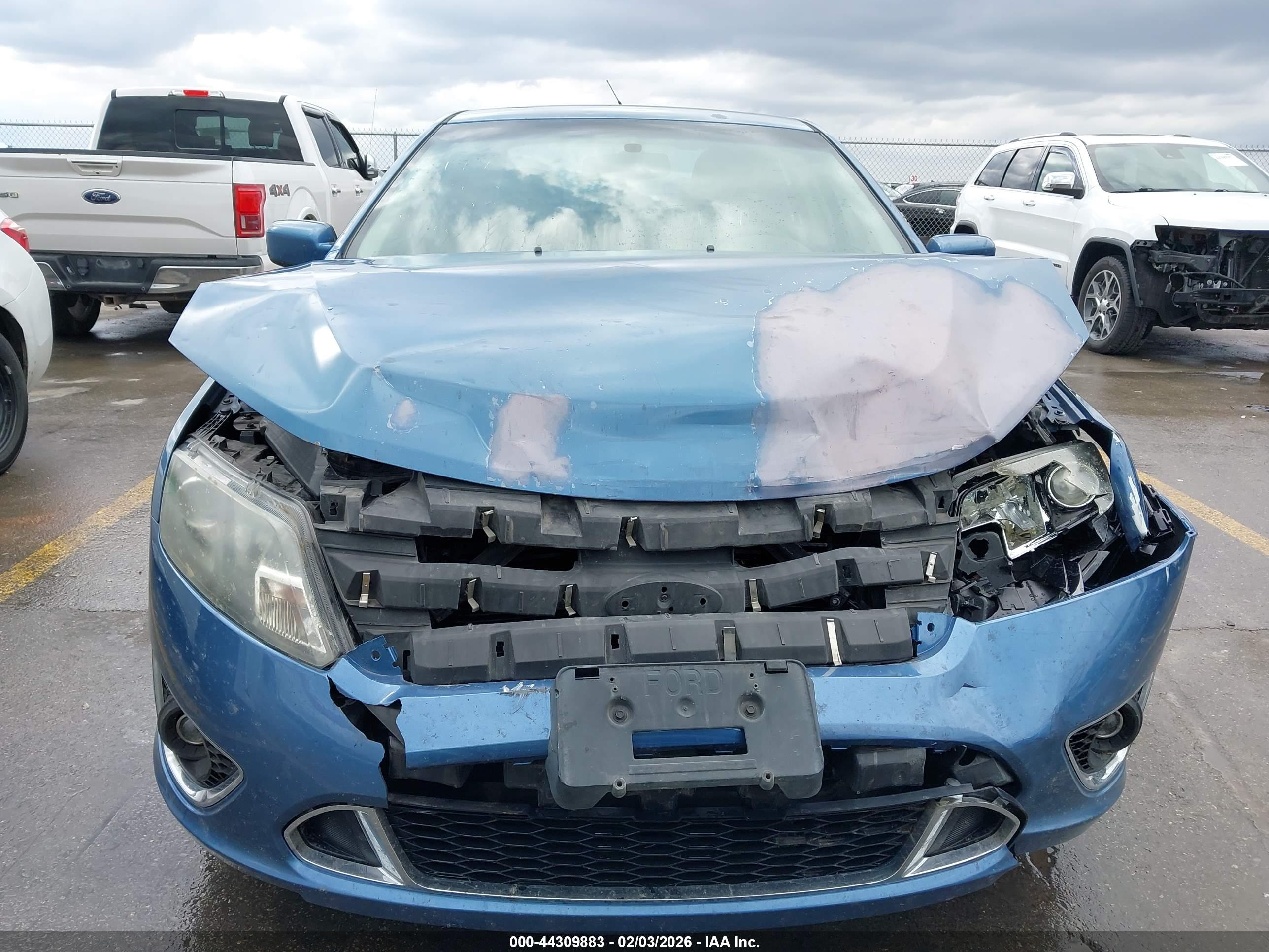 FORD FUSION image 6