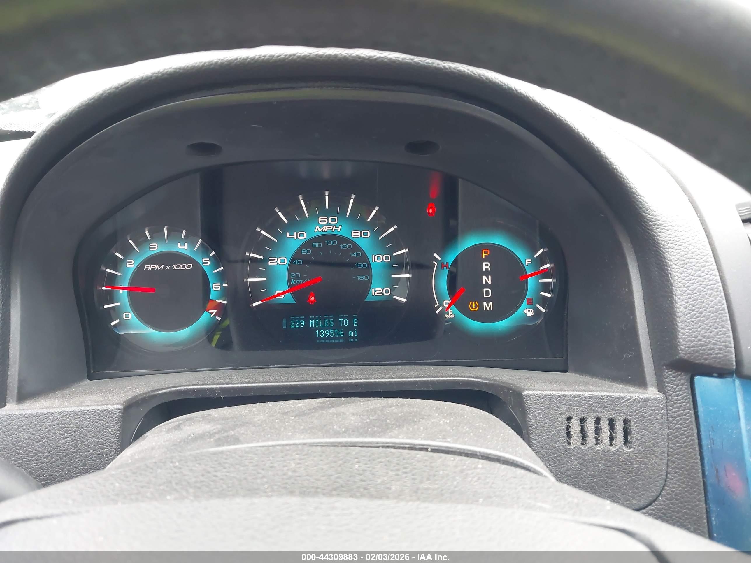 FORD FUSION image 7