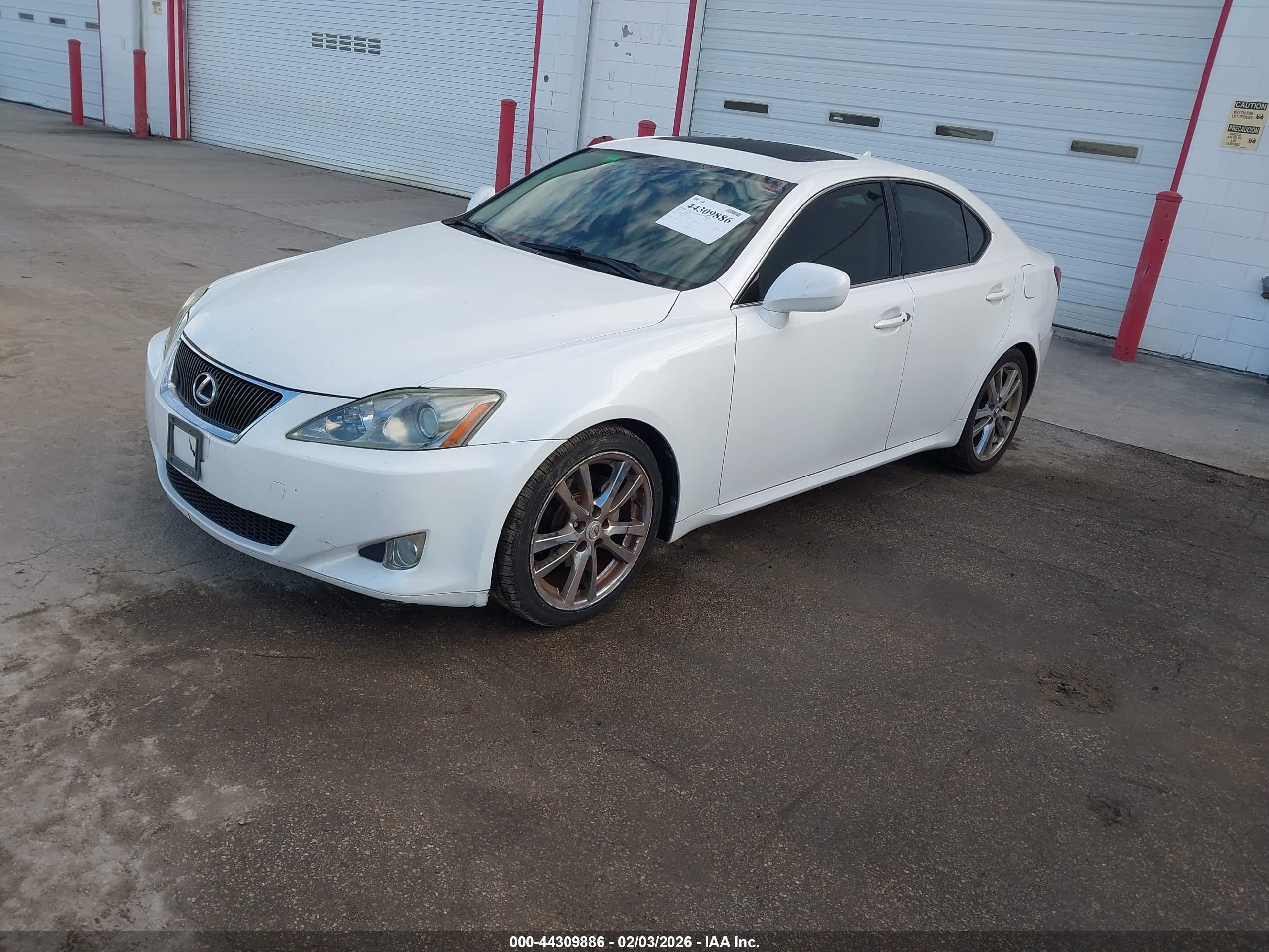 LEXUS IS image 2