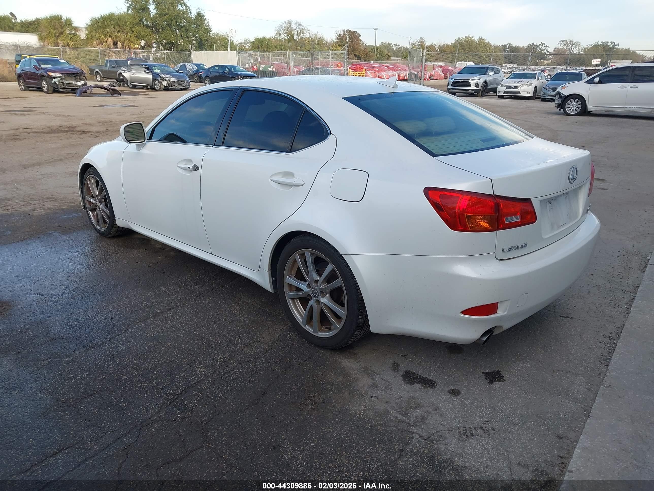 LEXUS IS image 3