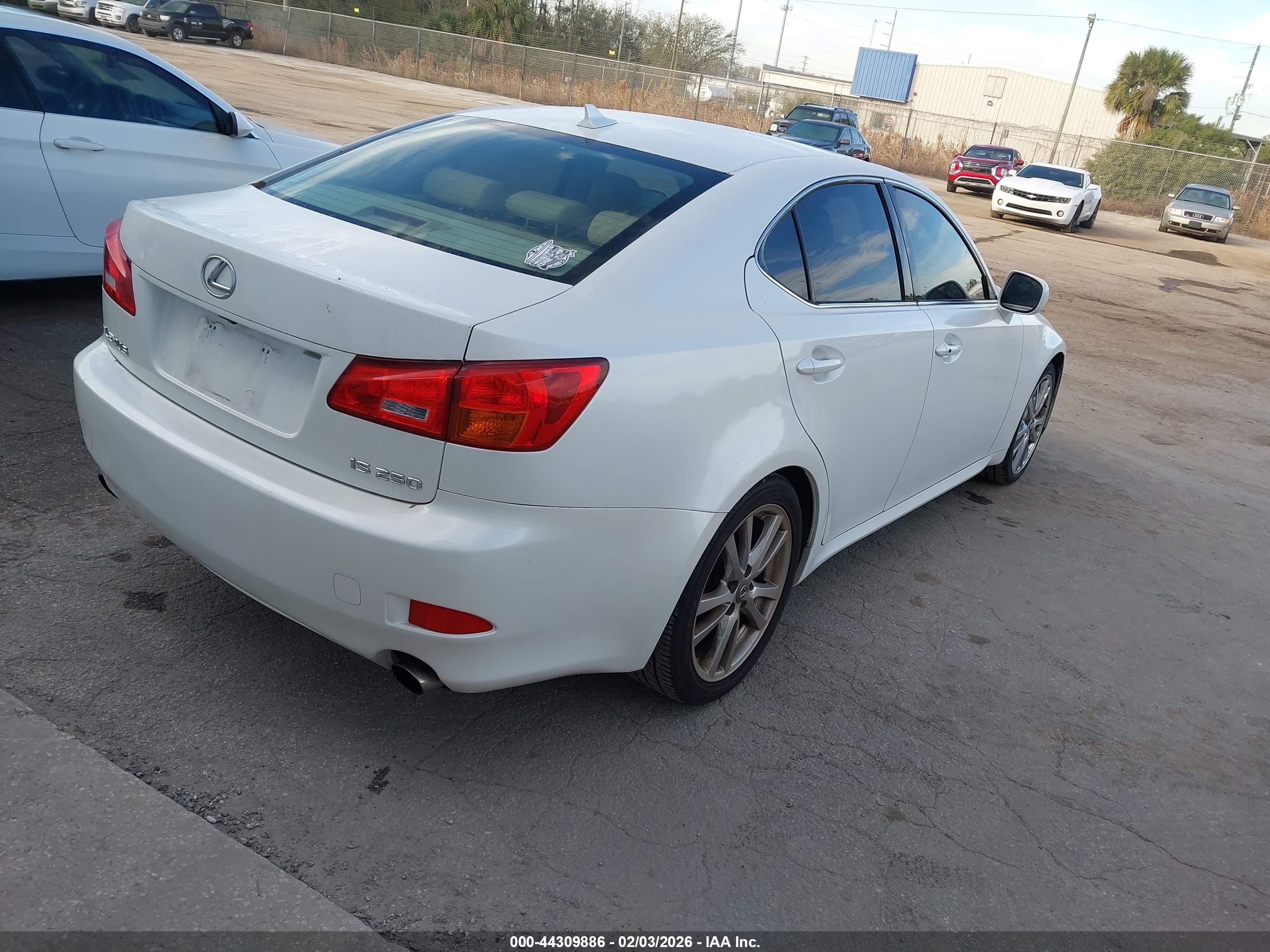 LEXUS IS image 4