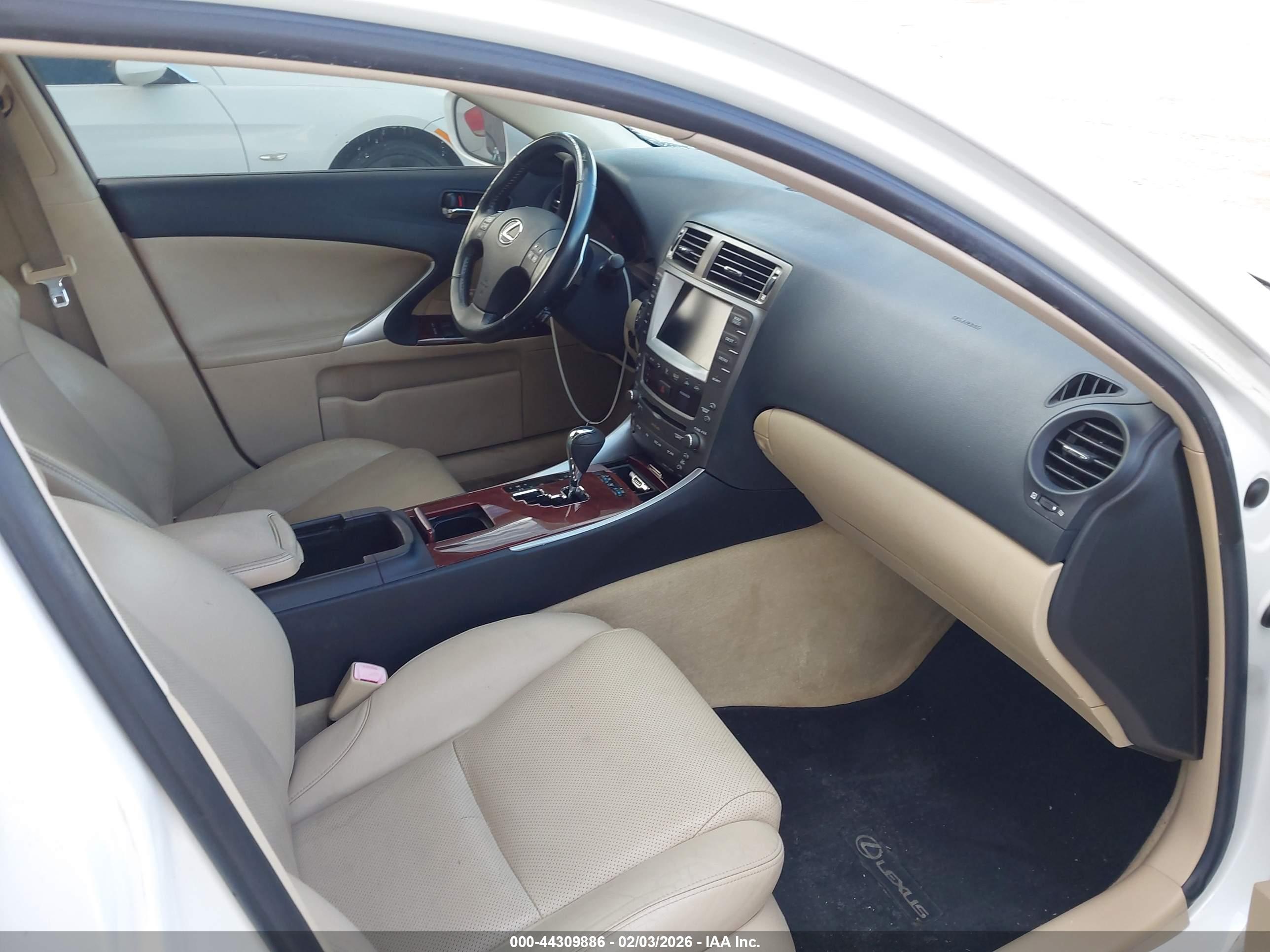 LEXUS IS image 5
