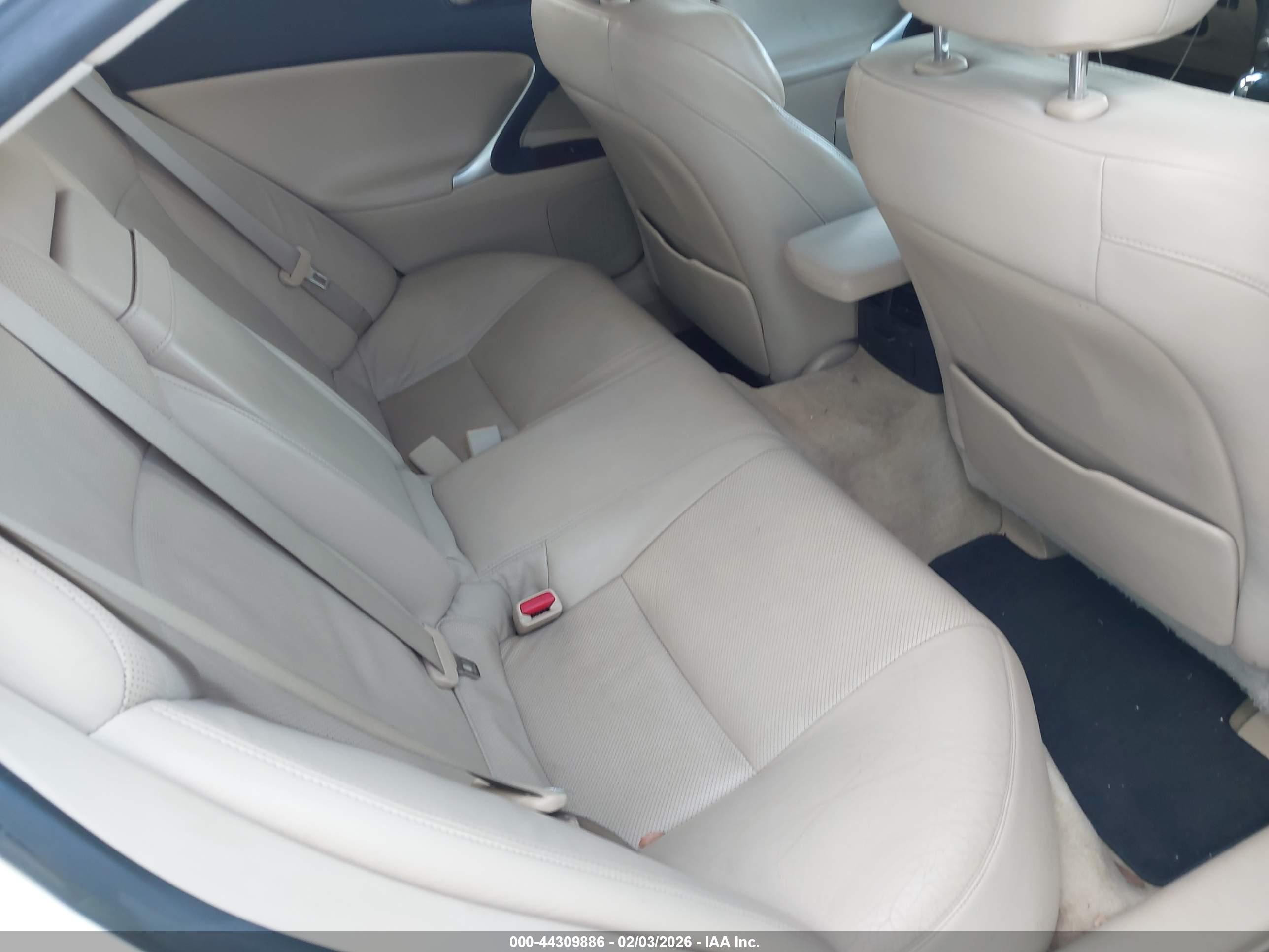 LEXUS IS image 8