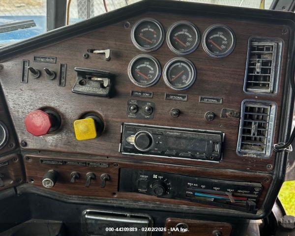 FREIGHTLINER CONVENTIONAL image 7