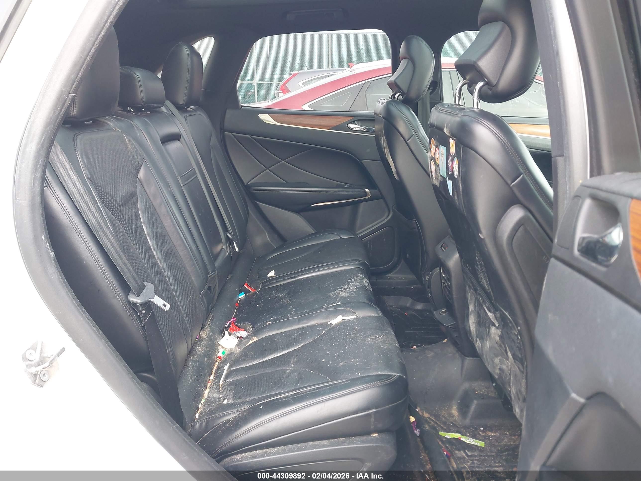 LINCOLN MKC image 8