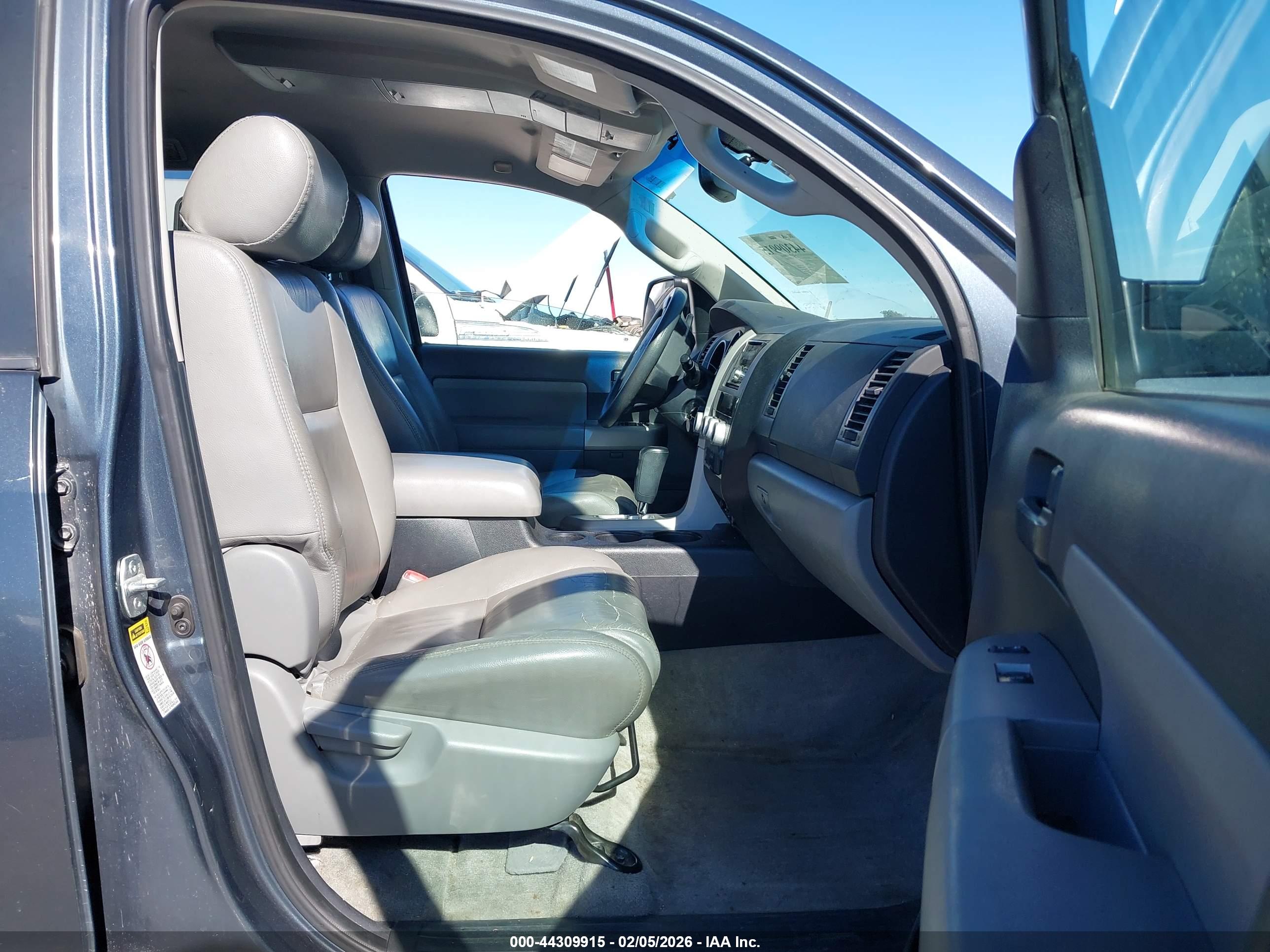 TOYOTA SEQUOIA image 5