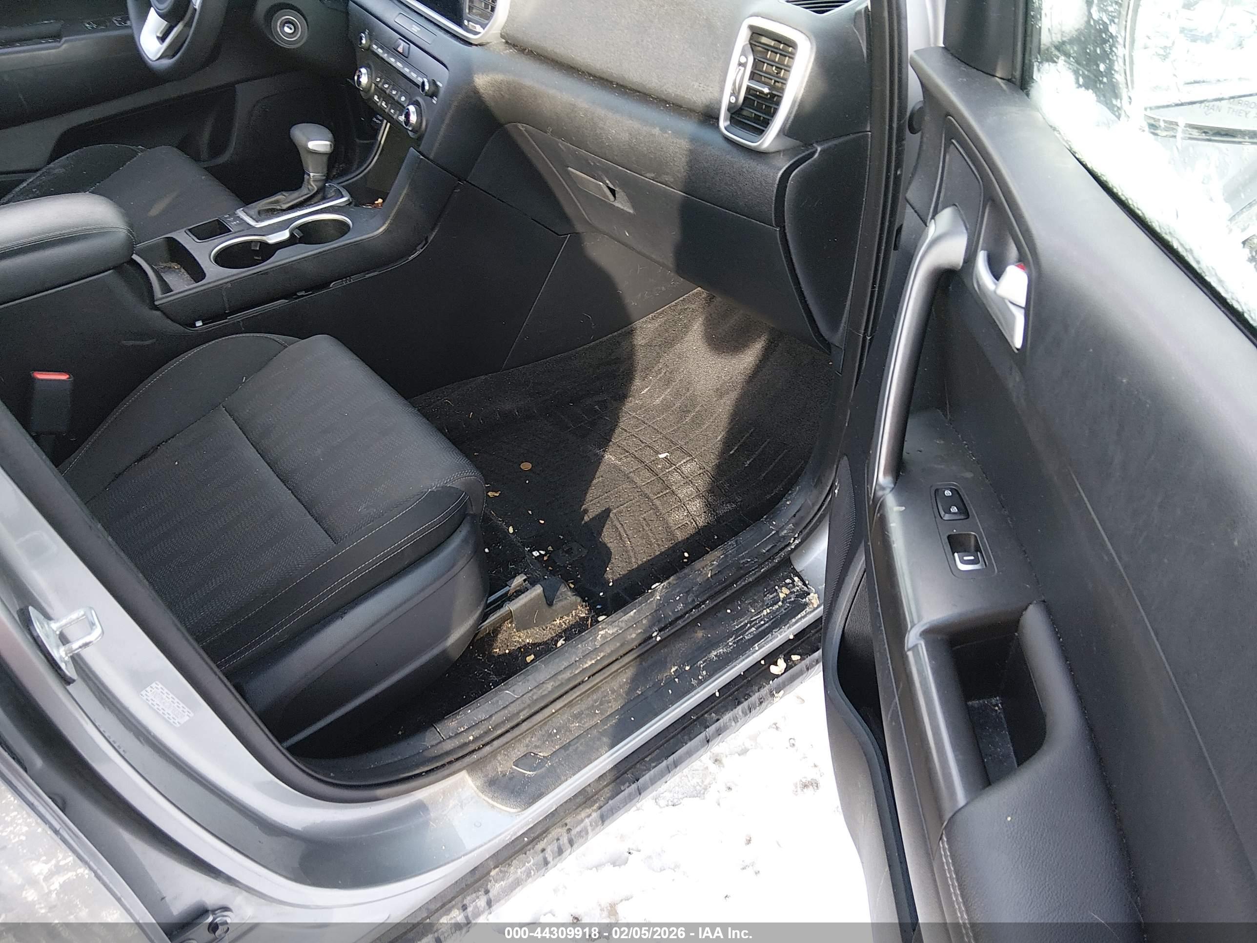 KIA SPORTAGE image 5