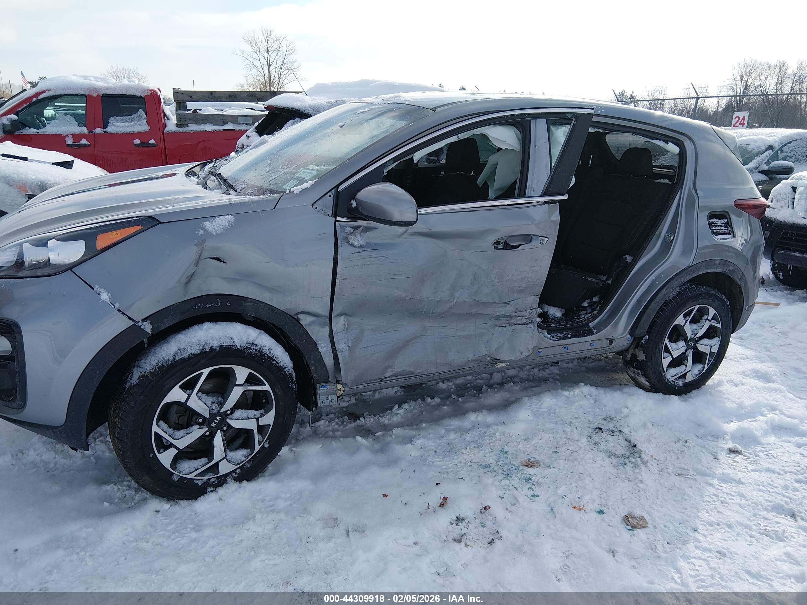 KIA SPORTAGE image 6