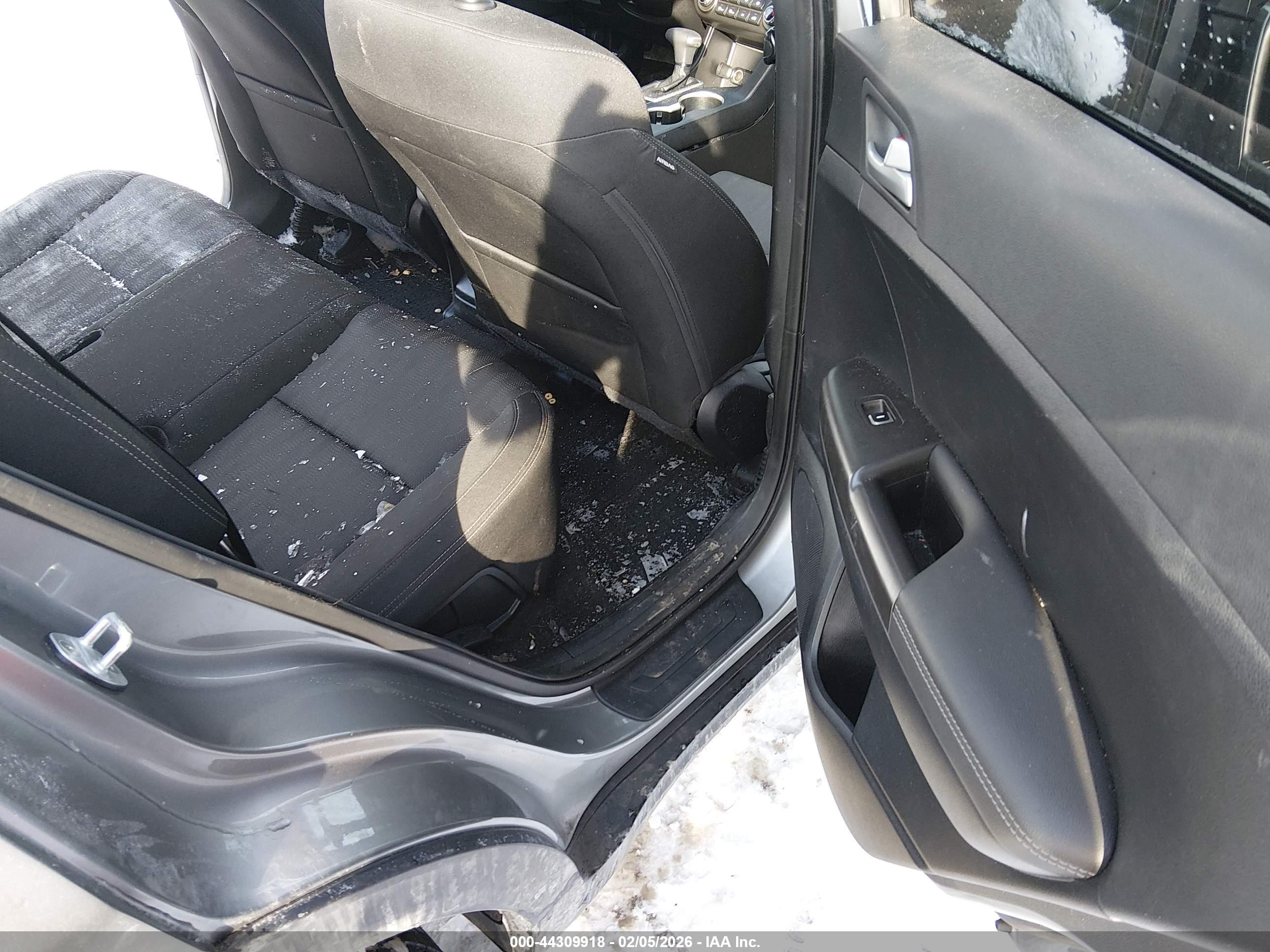 KIA SPORTAGE image 8