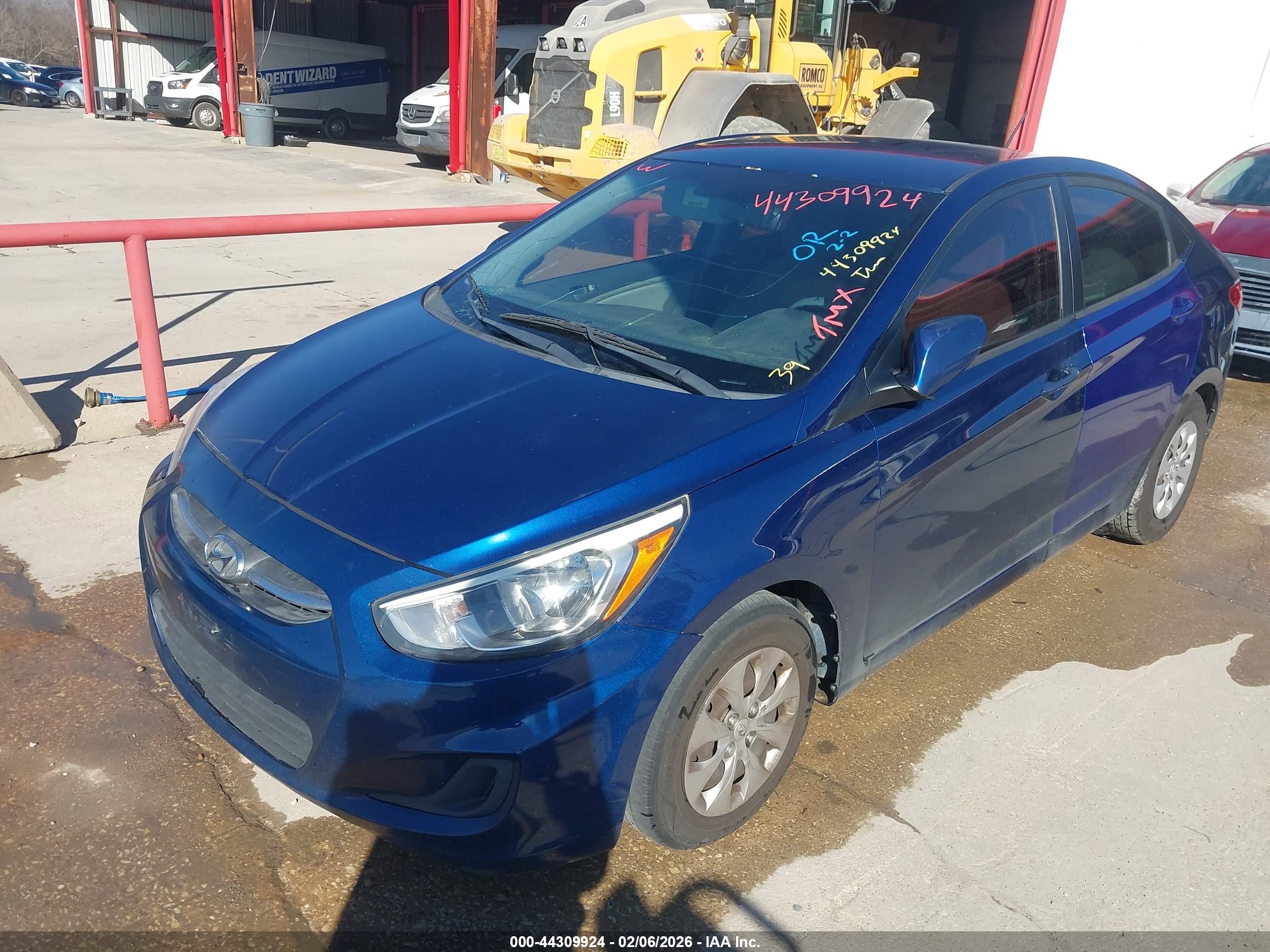 HYUNDAI ACCENT image 2