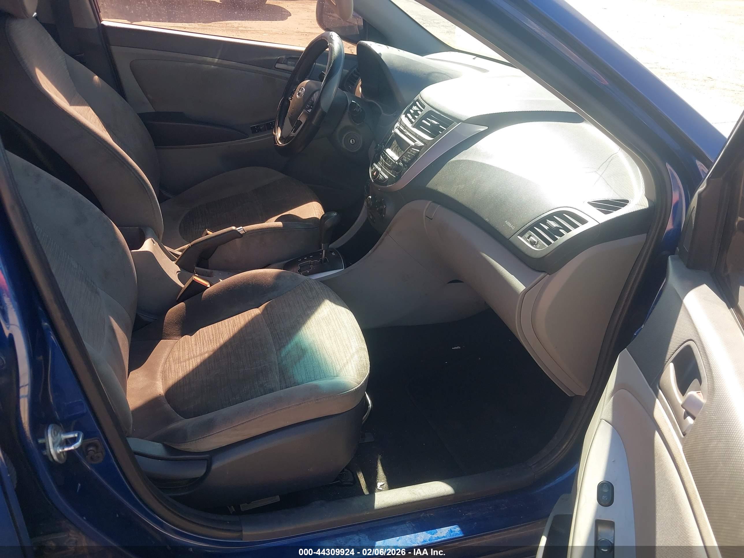 HYUNDAI ACCENT image 5