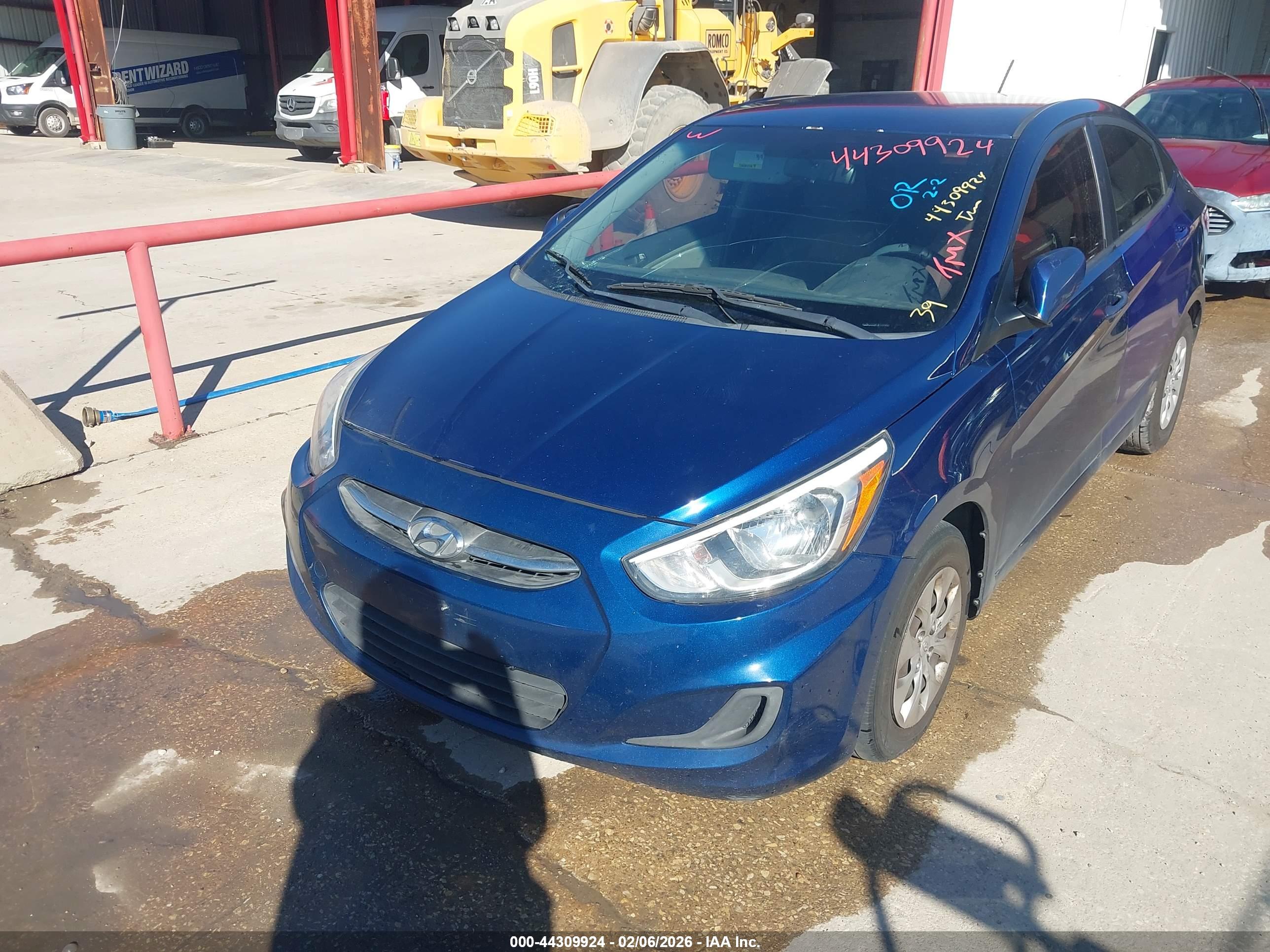 HYUNDAI ACCENT image 6