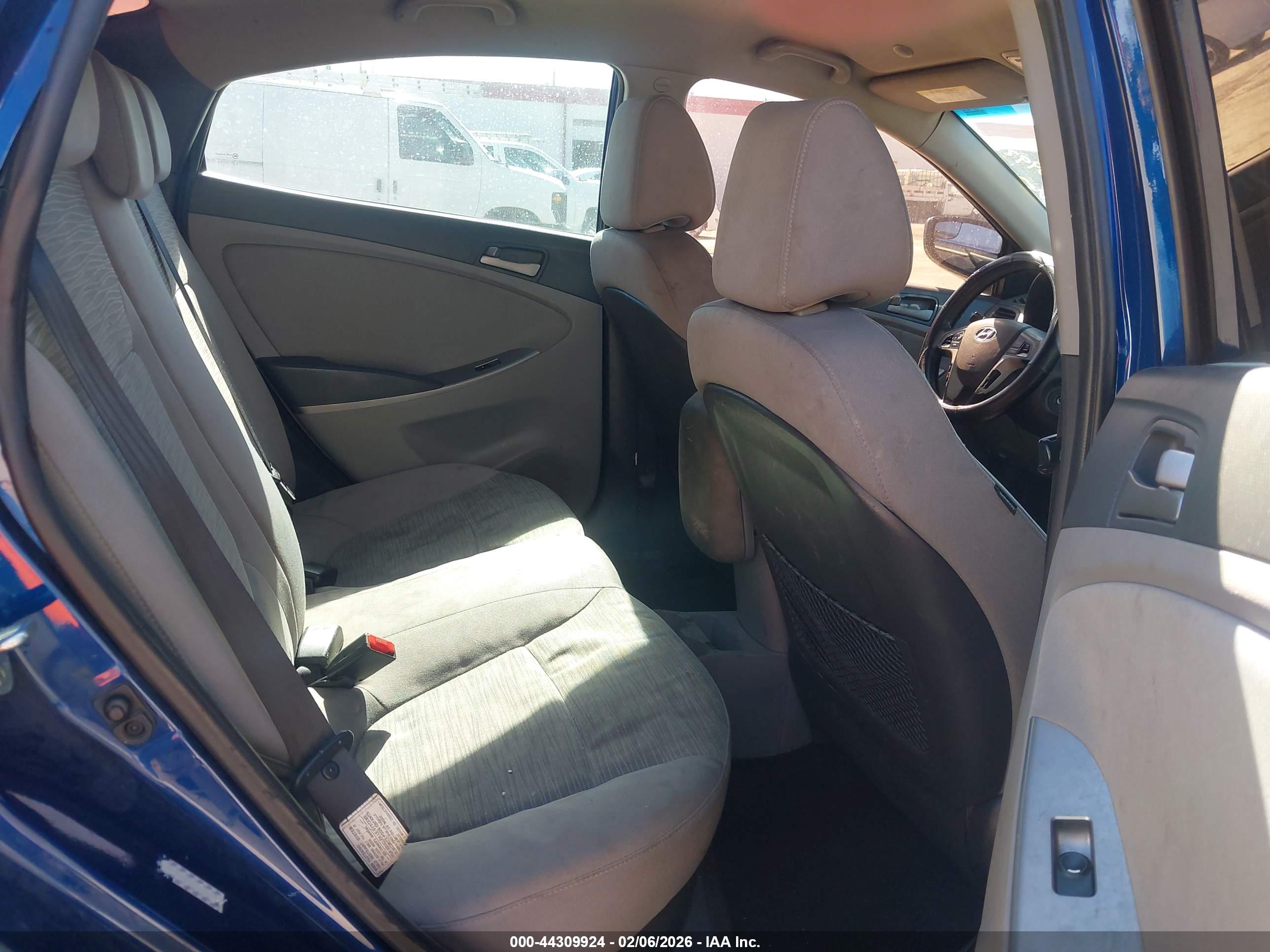 HYUNDAI ACCENT image 8