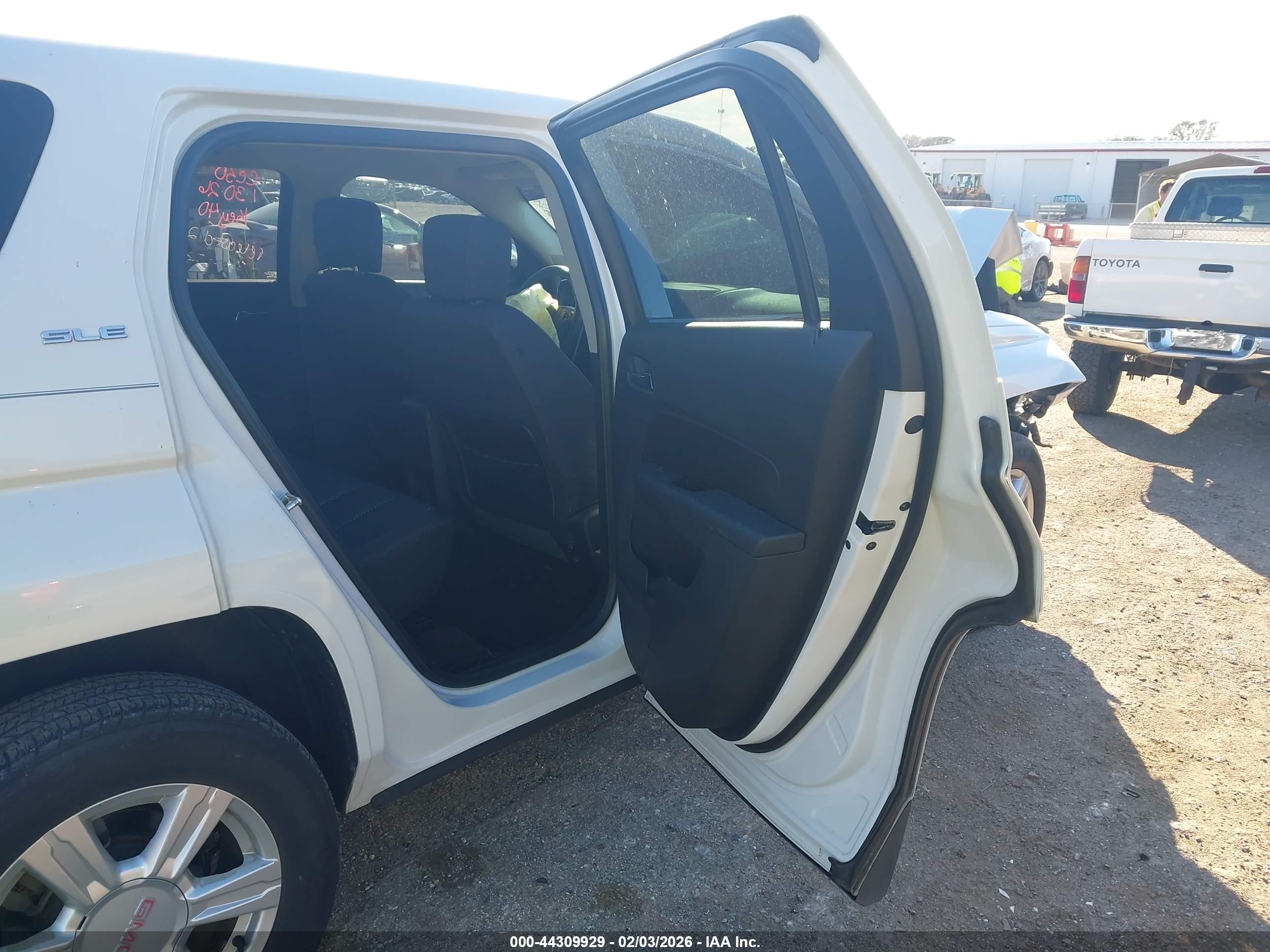 GMC TERRAIN image 8
