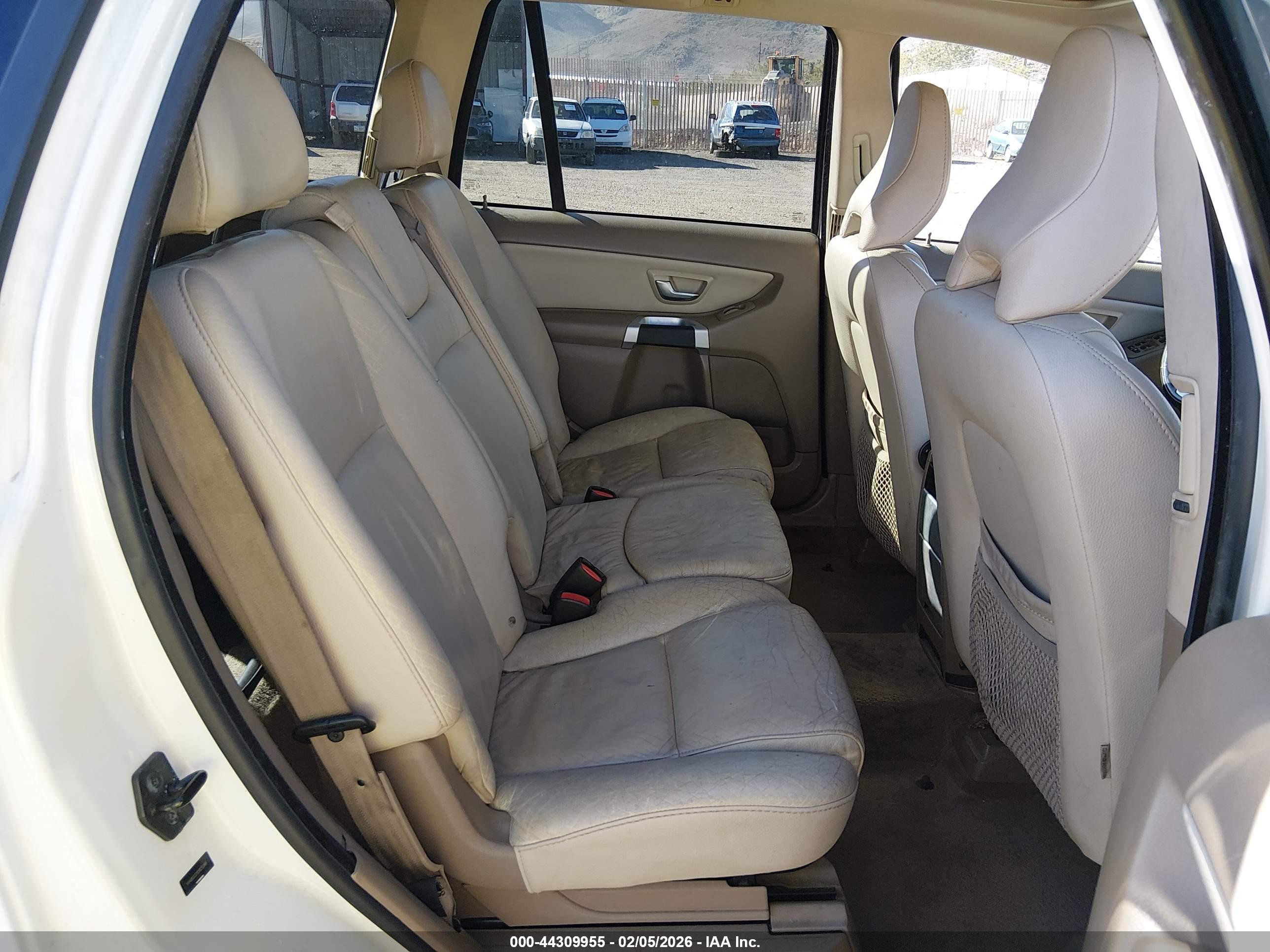 VOLVO XC90 image 8