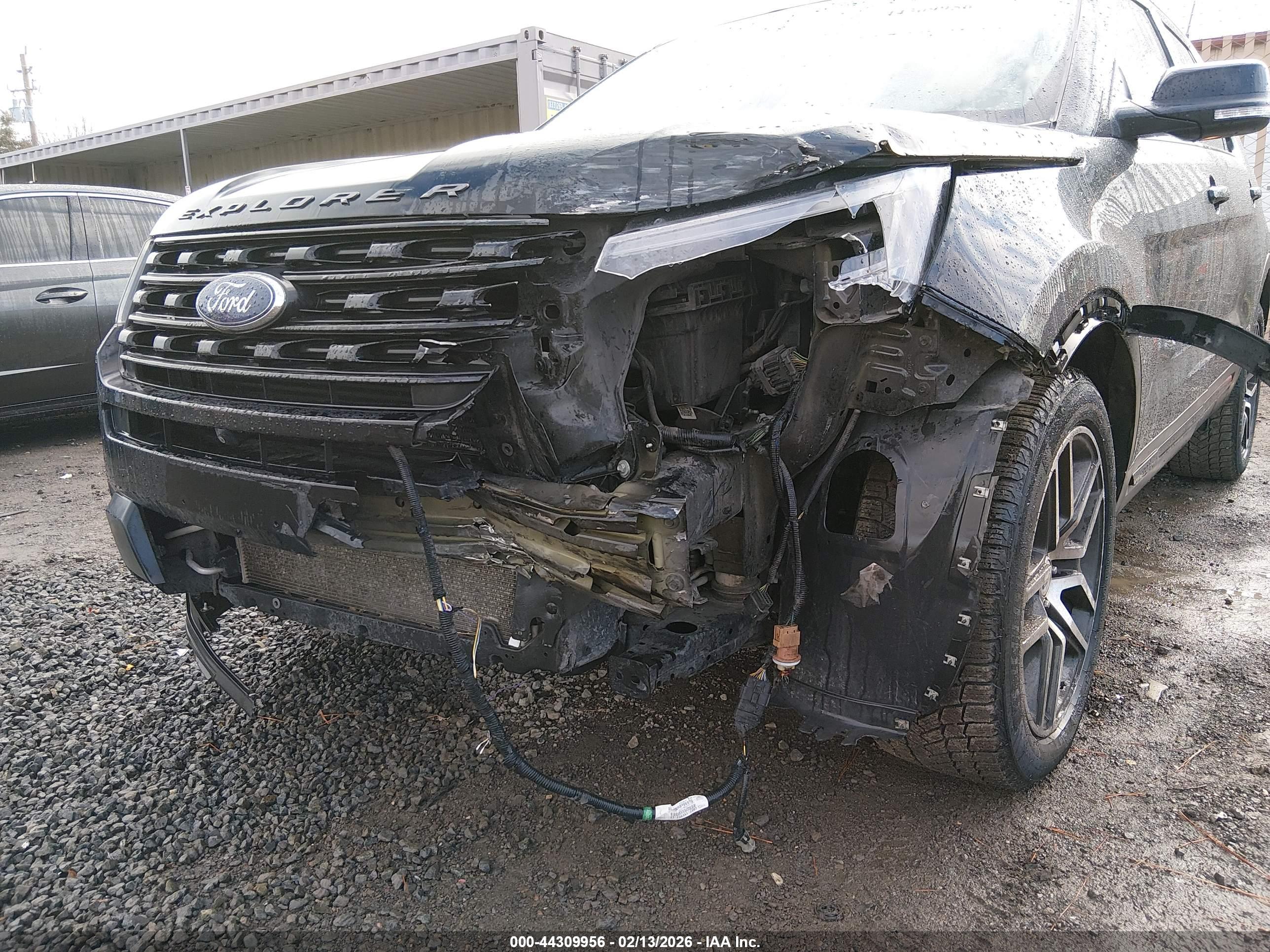 FORD EXPLORER image 6
