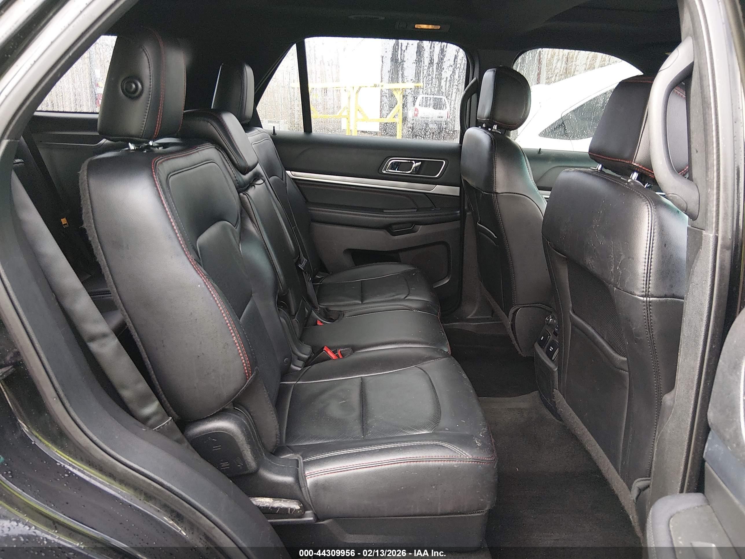FORD EXPLORER image 8
