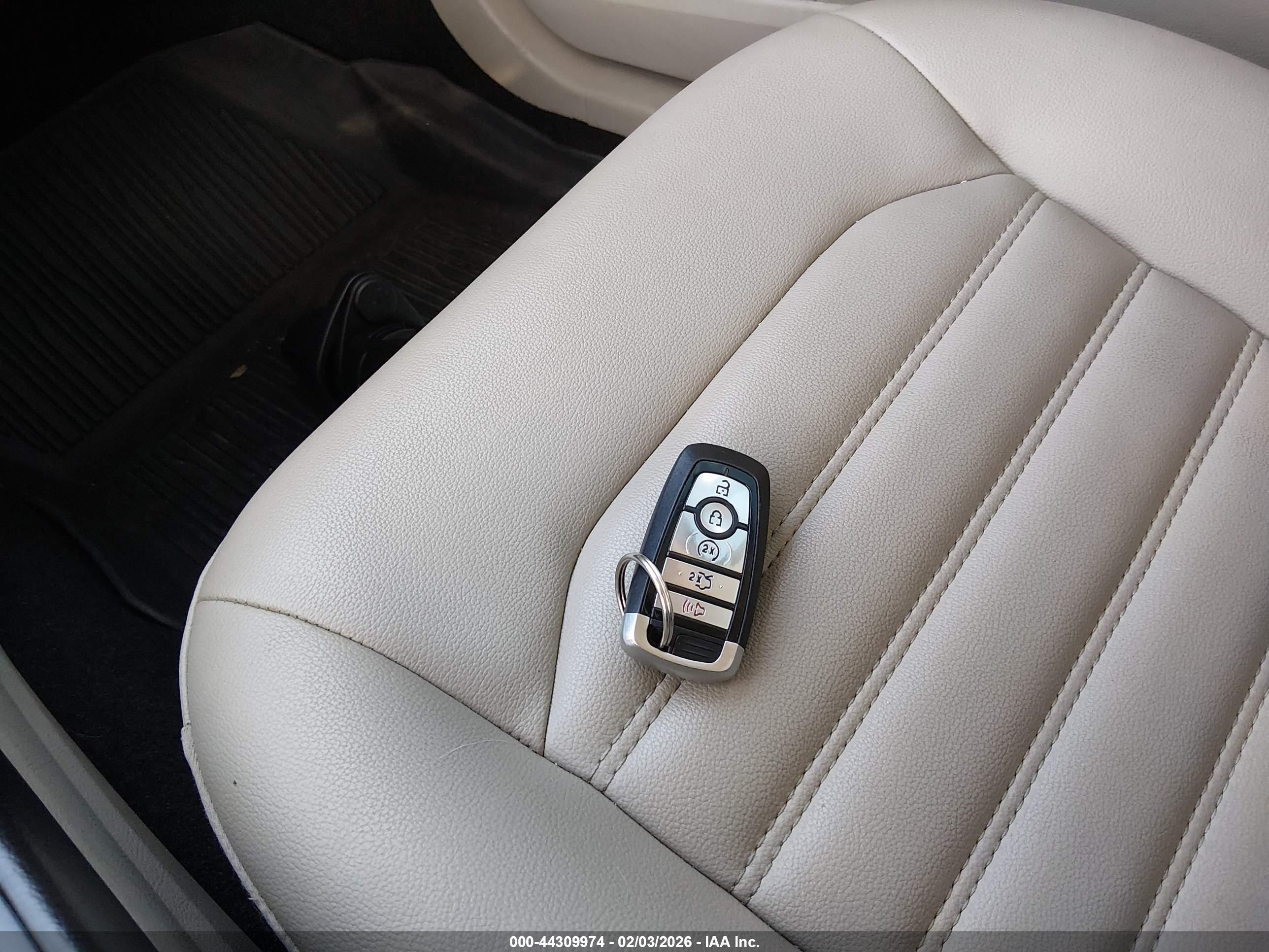 FORD FUSION image 11