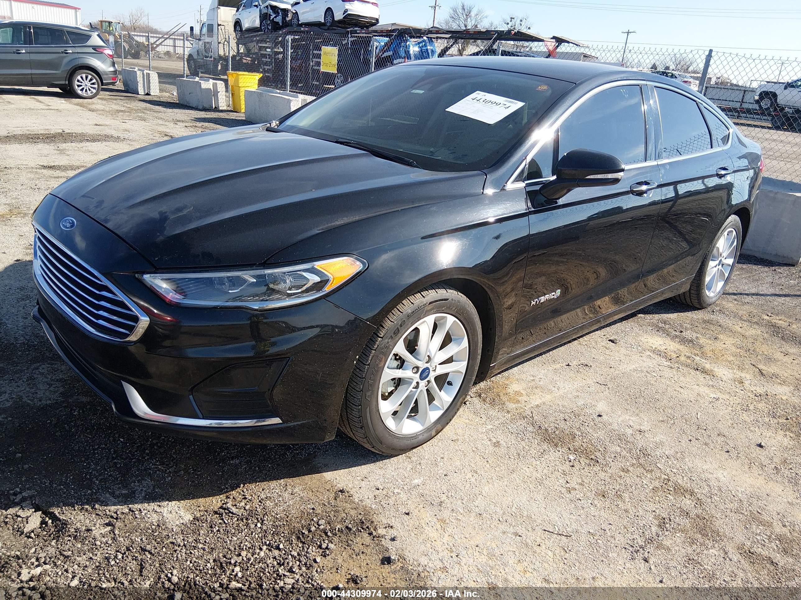 FORD FUSION image 2