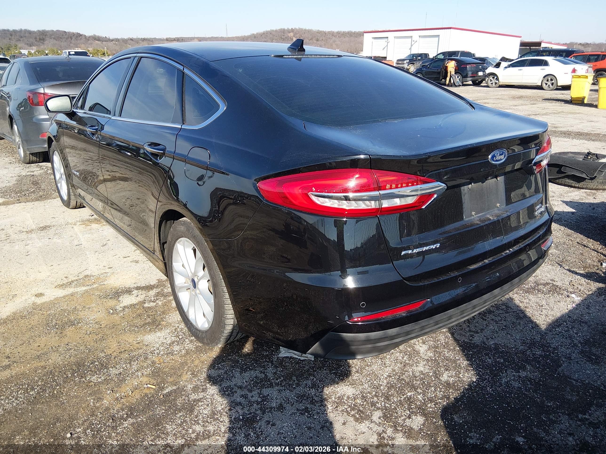 FORD FUSION image 3
