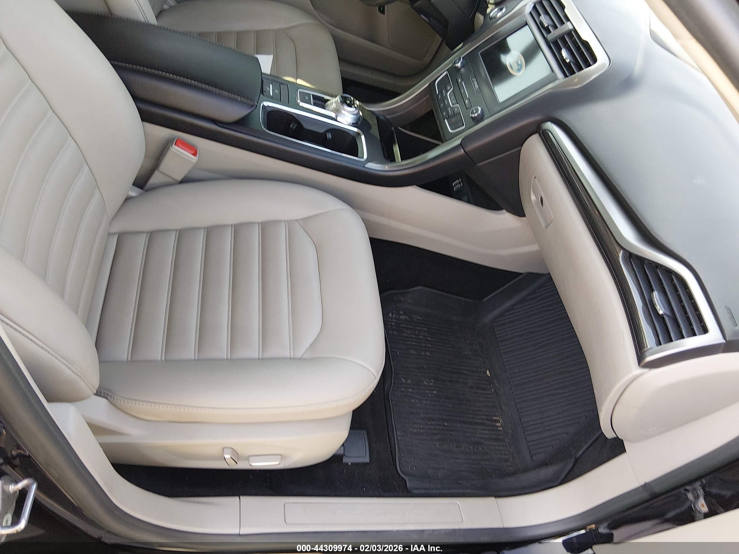 FORD FUSION image 5