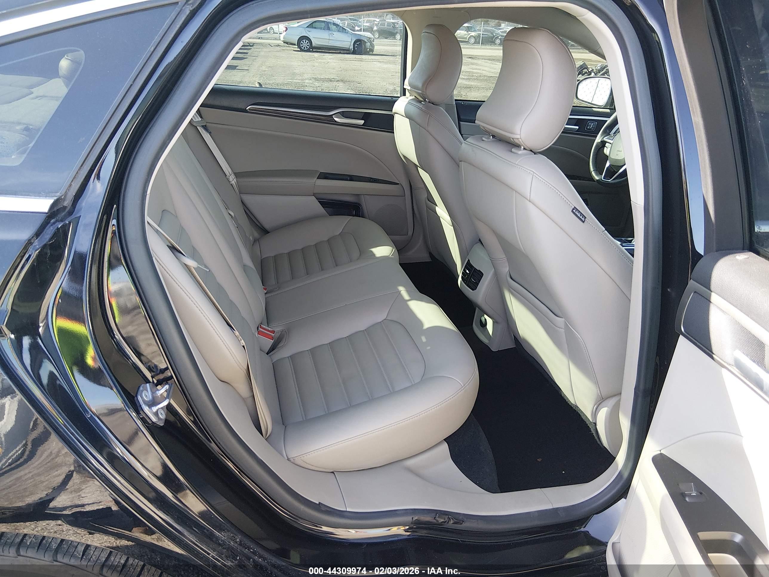 FORD FUSION image 8