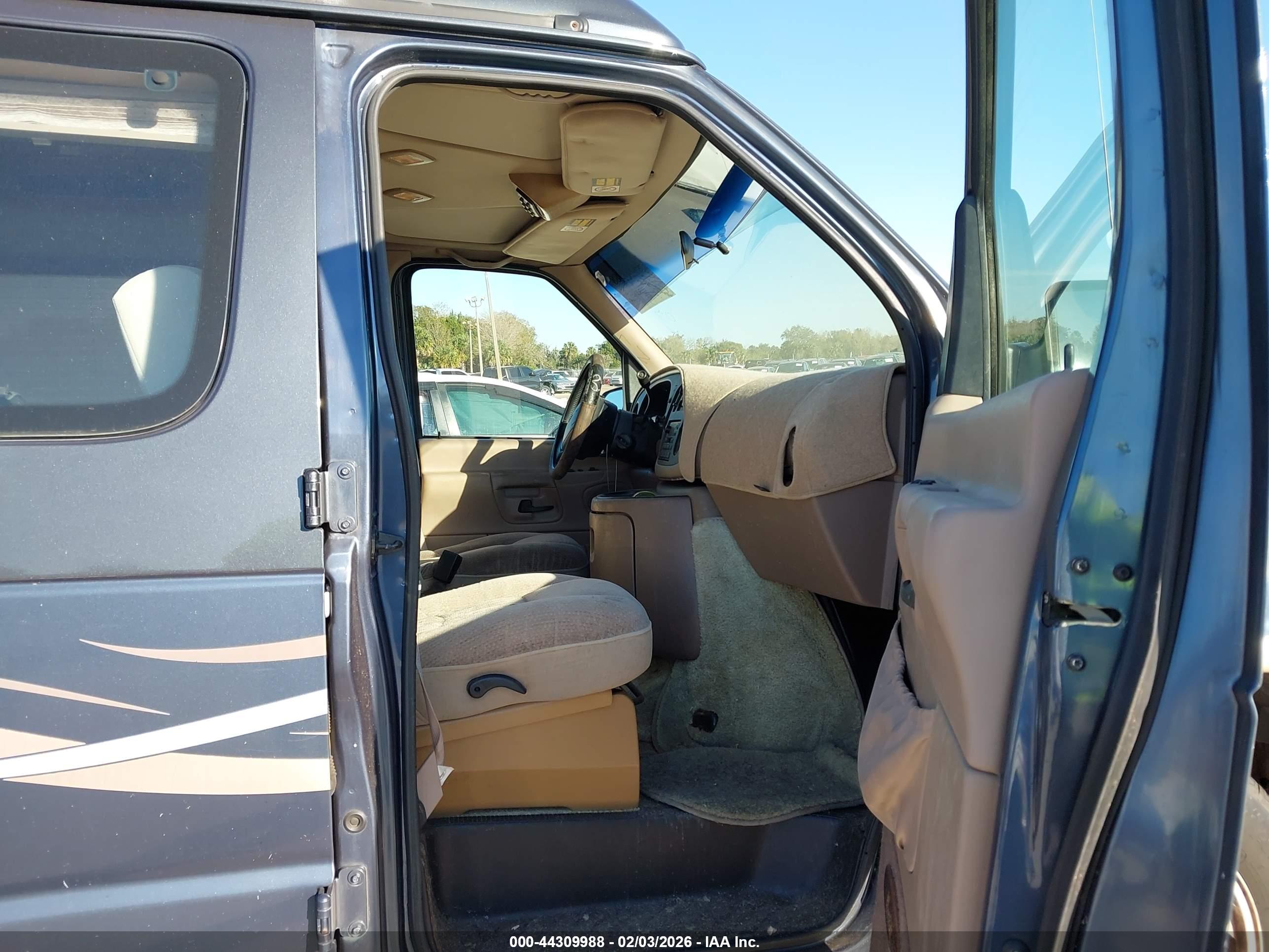 FORD E-150 image 5