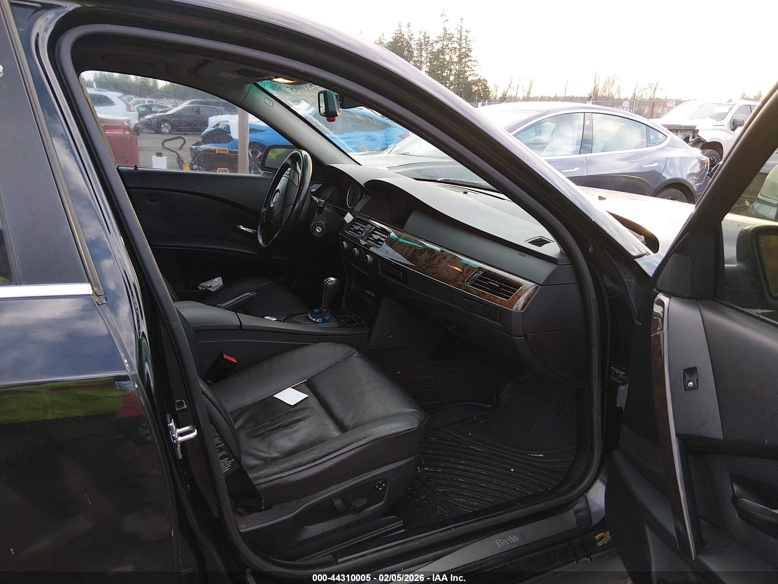 BMW 525I image 5