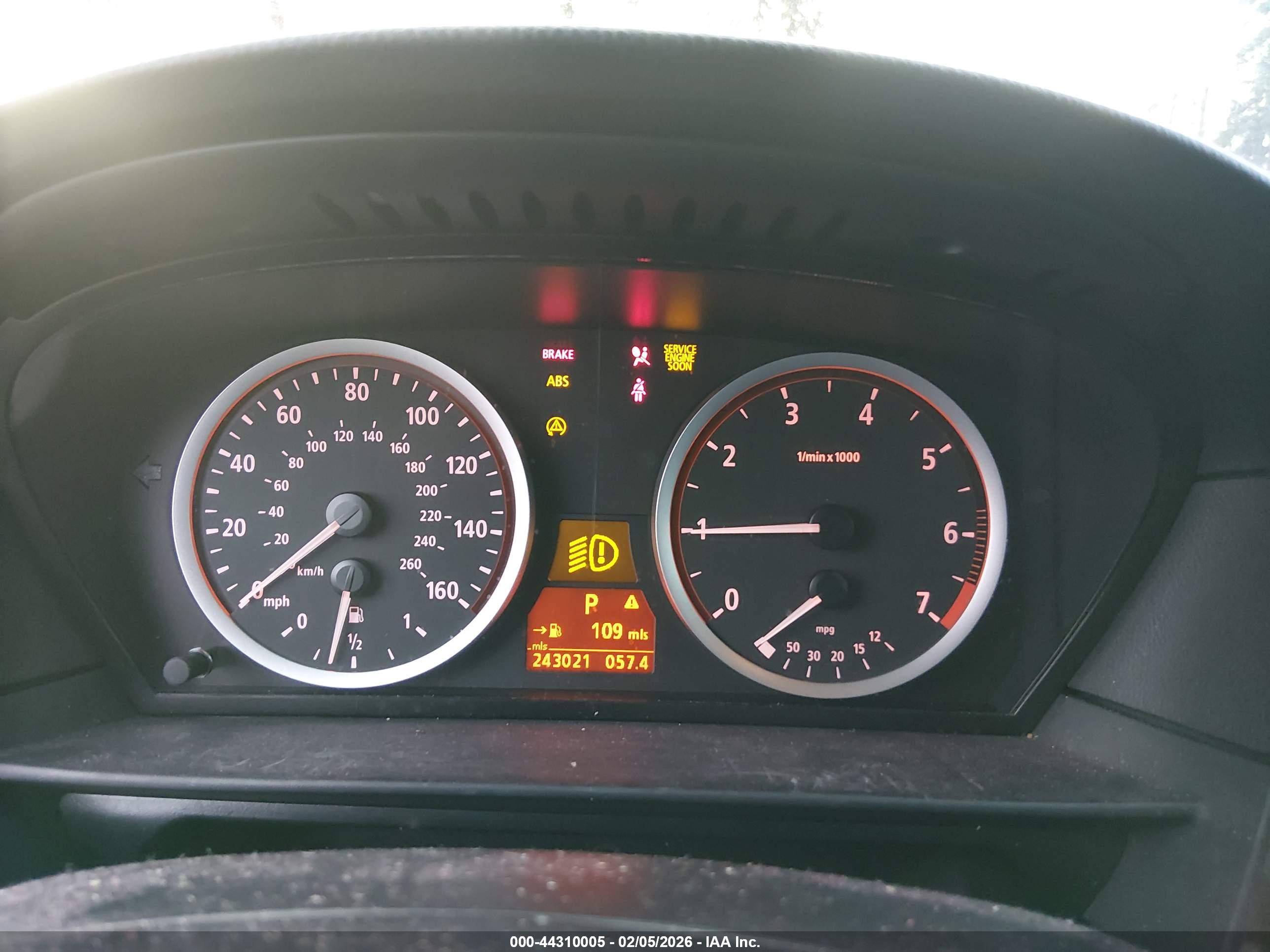 BMW 525I image 7