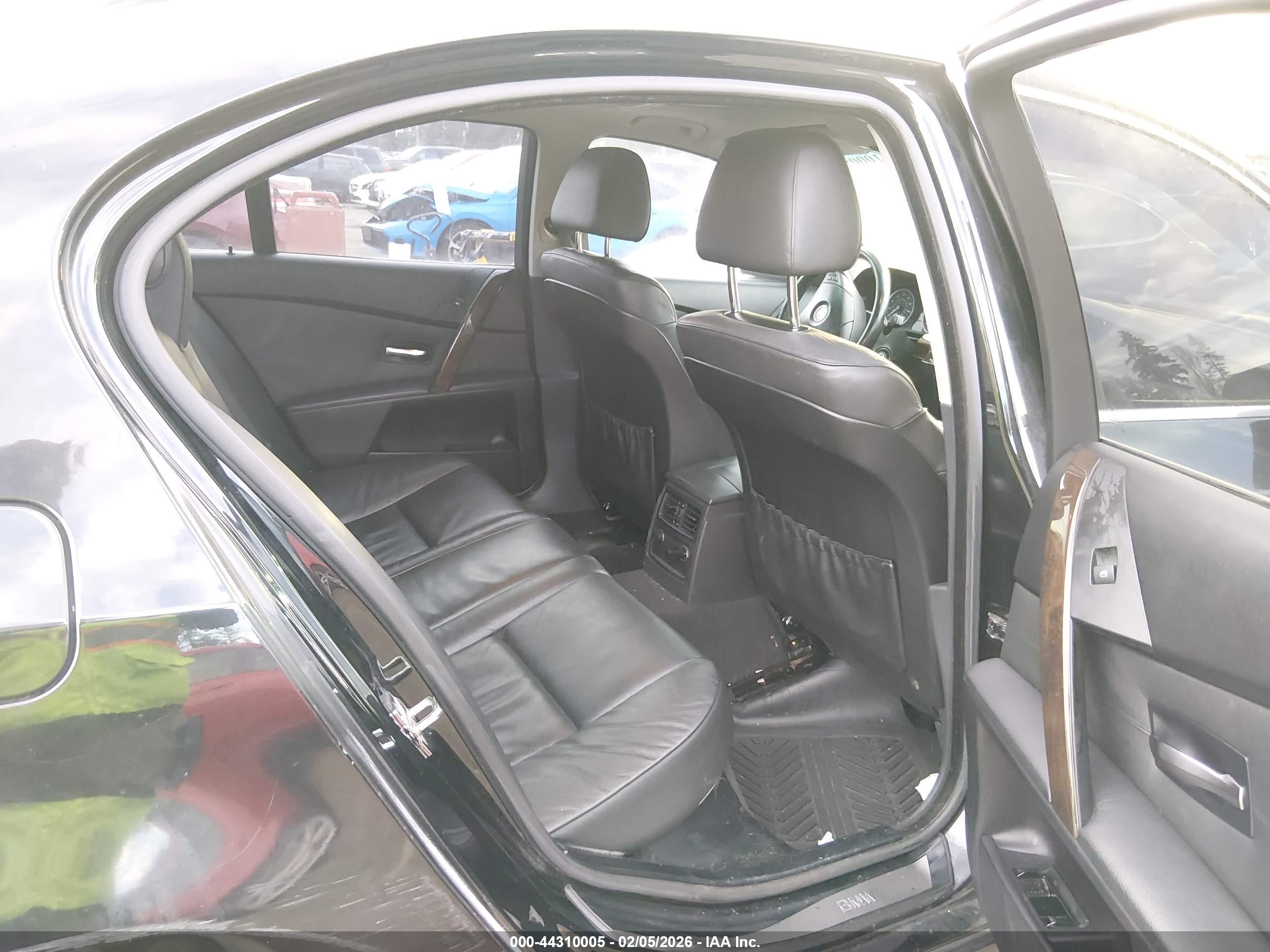 BMW 525I image 8