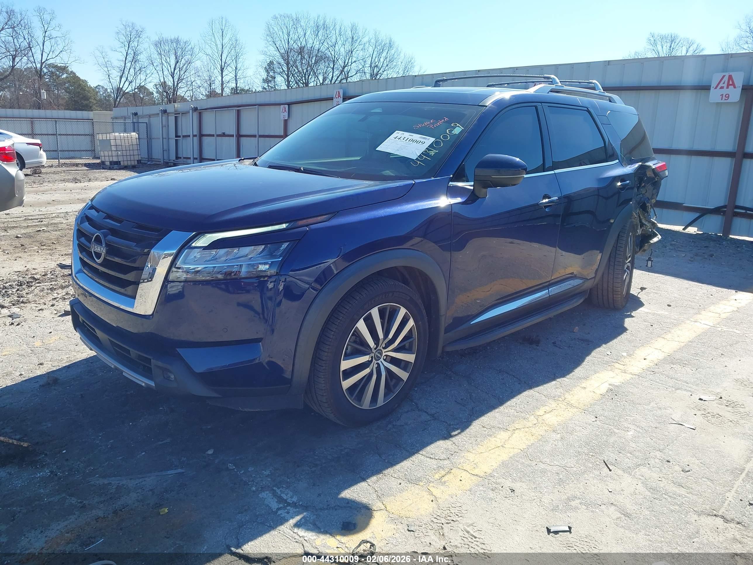 NISSAN PATHFINDER image 2