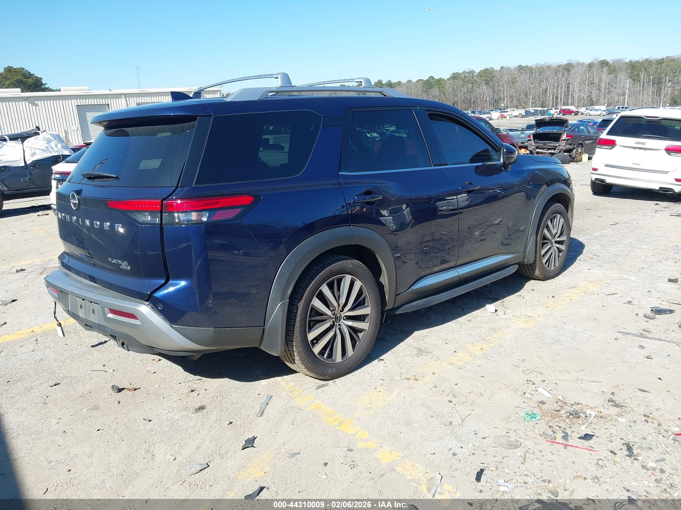 NISSAN PATHFINDER image 4