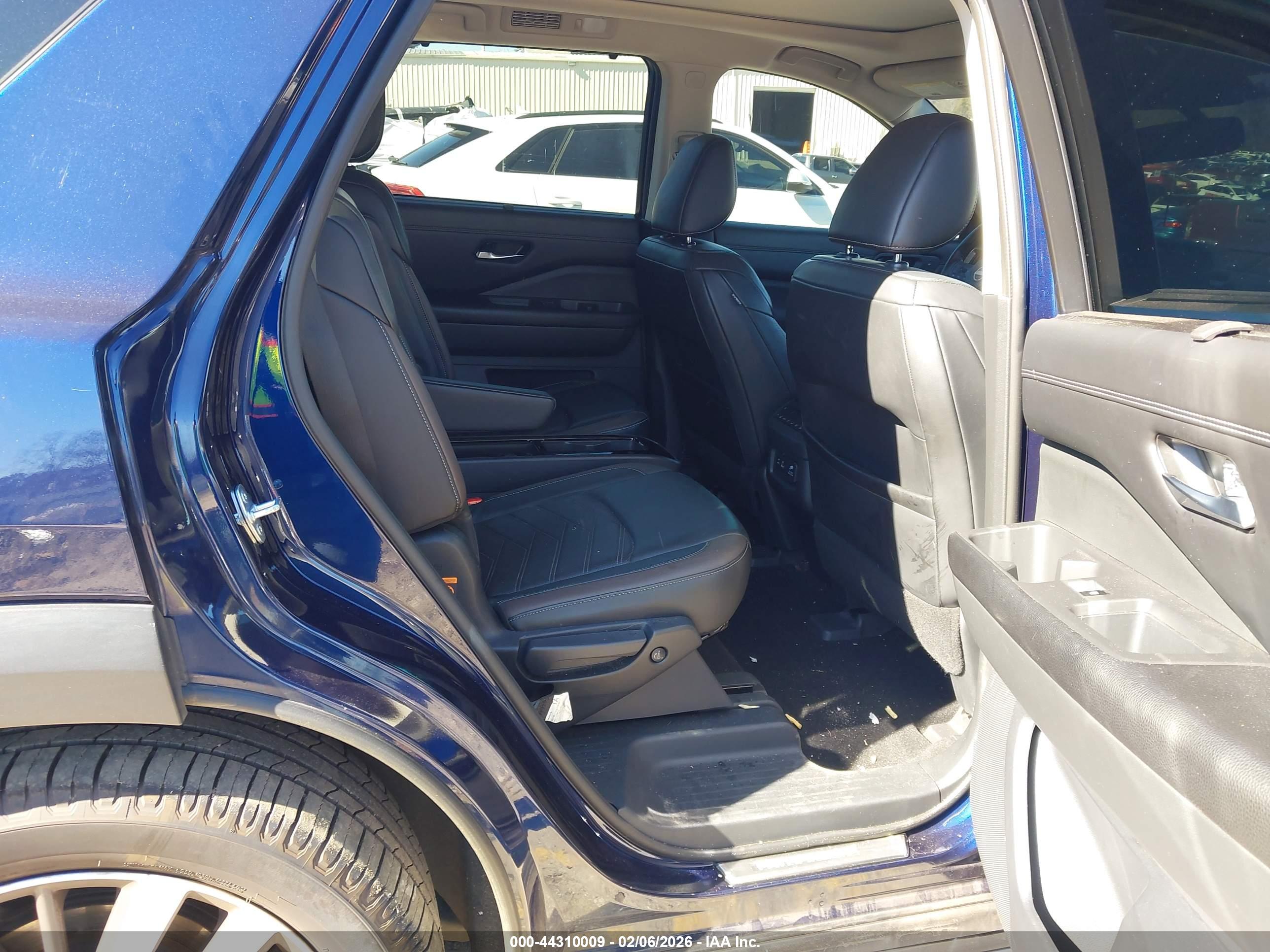 NISSAN PATHFINDER image 8