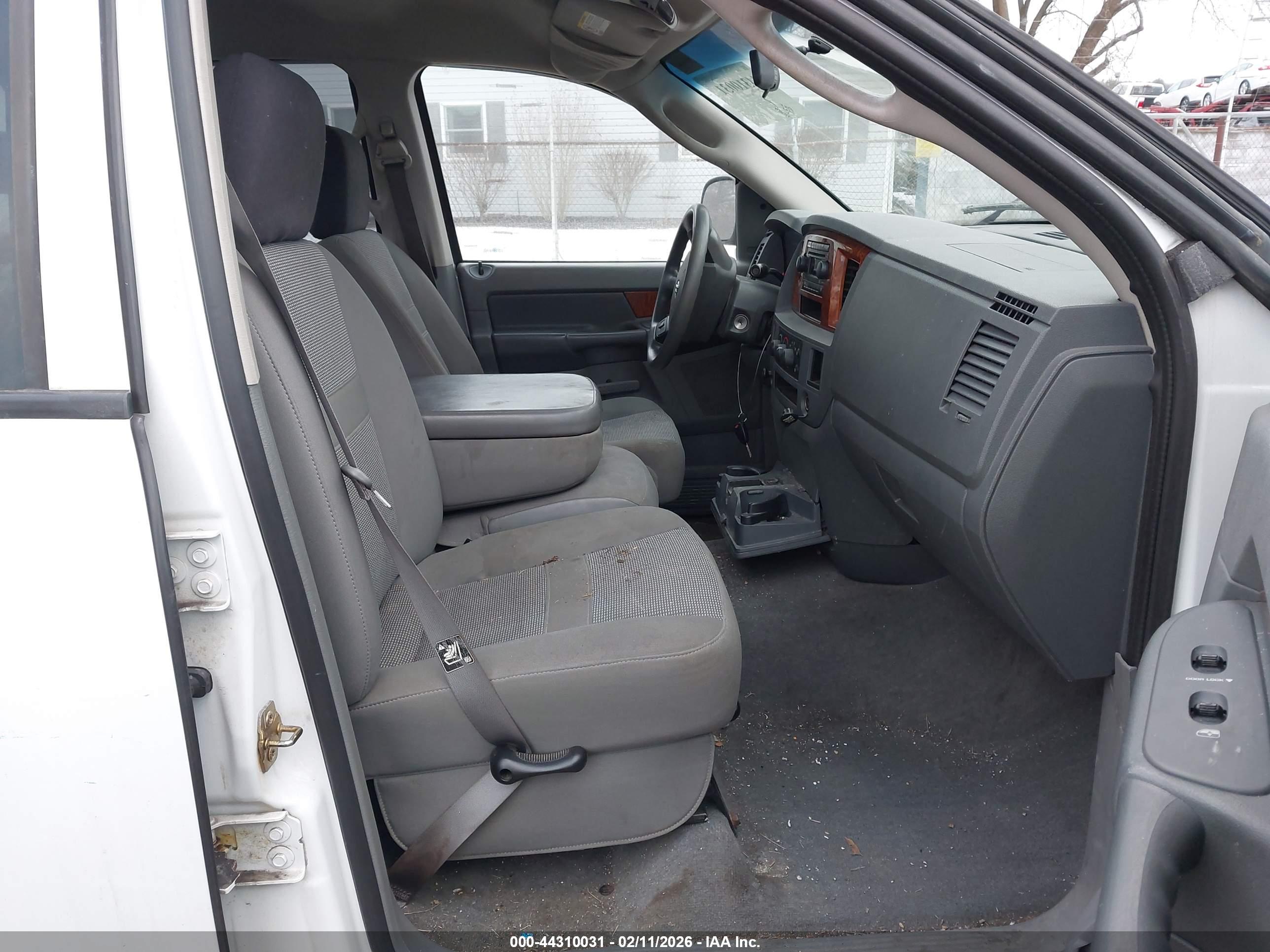 DODGE RAM image 5