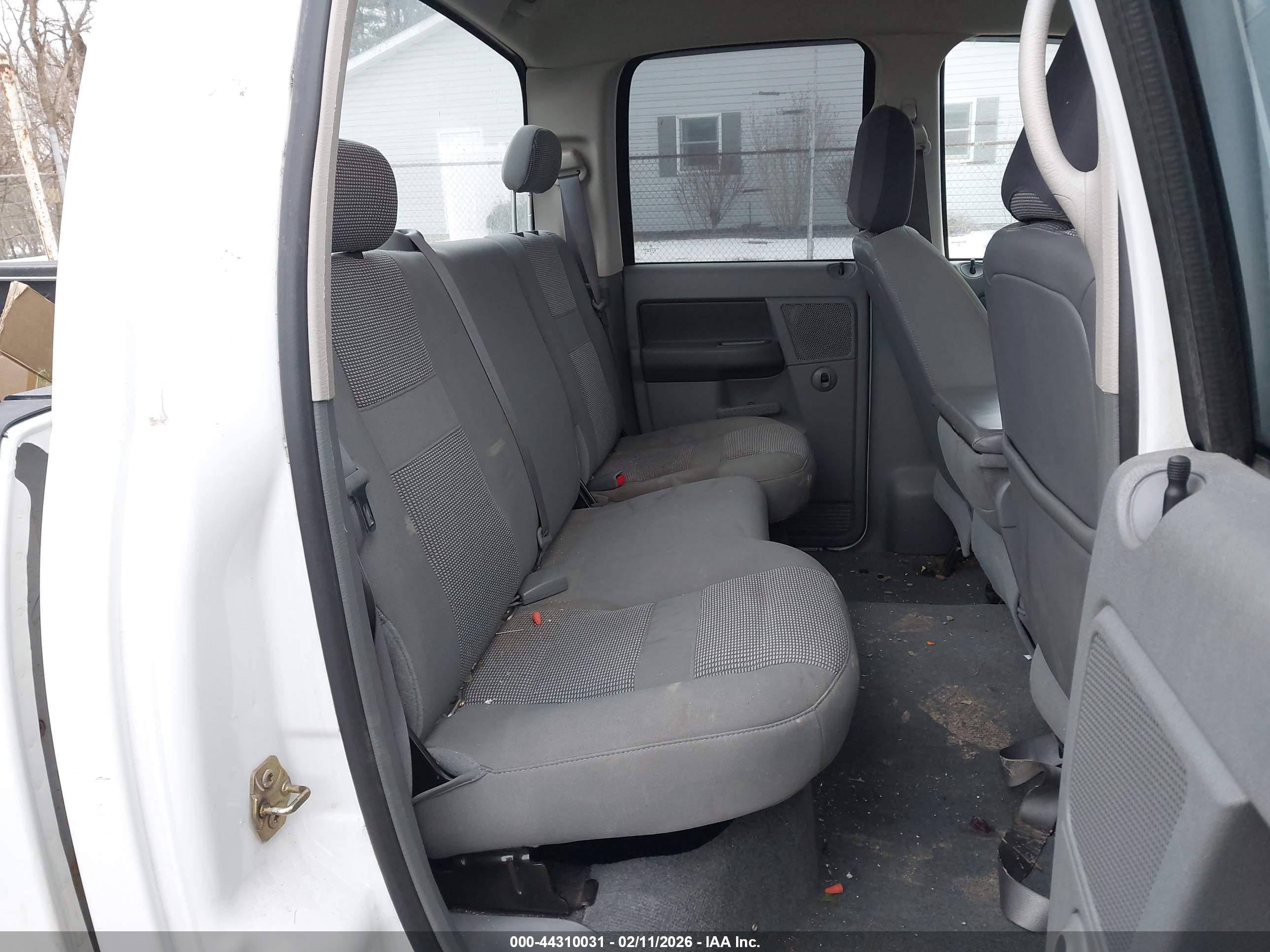 DODGE RAM image 8