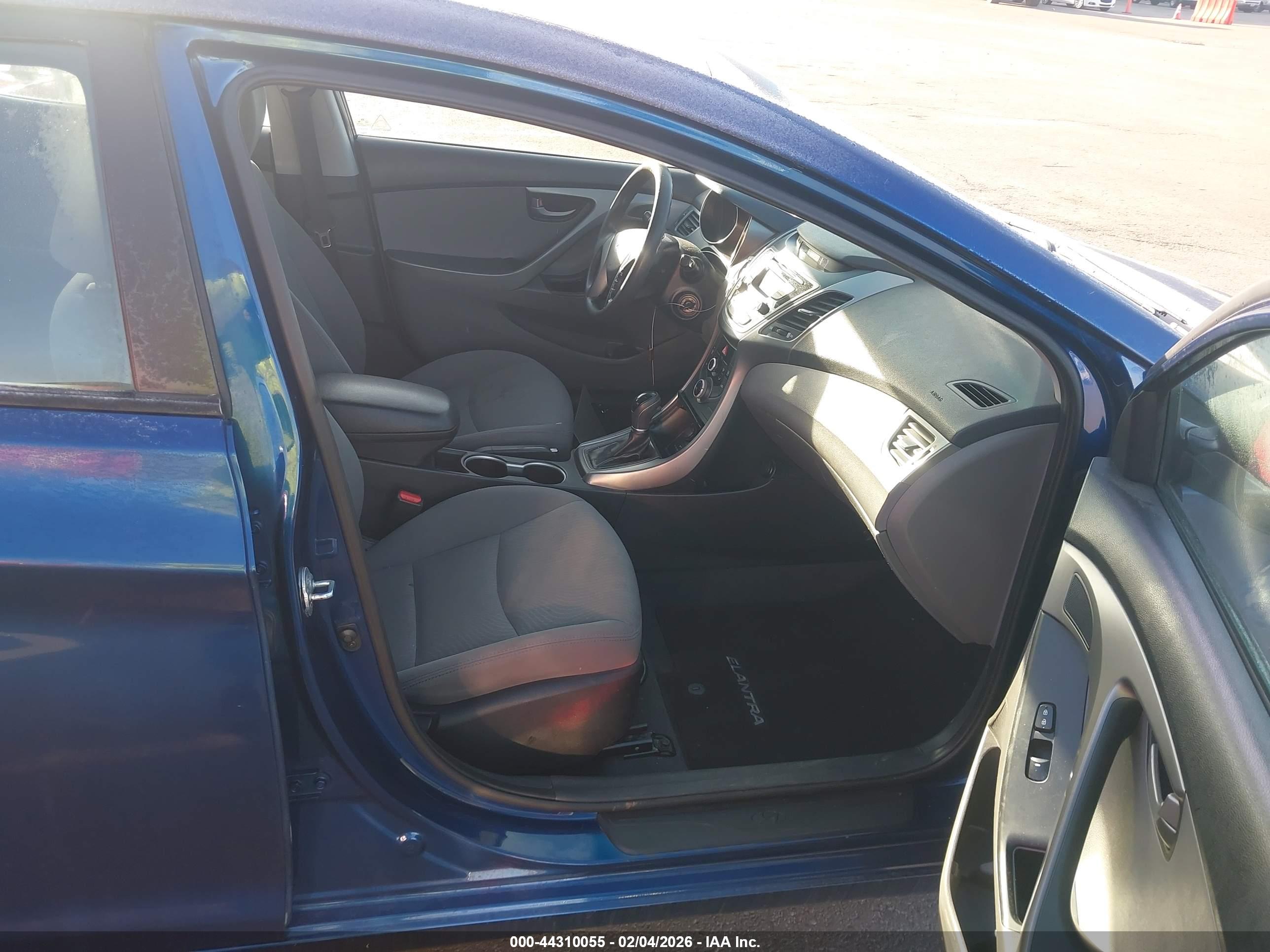 HYUNDAI ELANTRA image 5