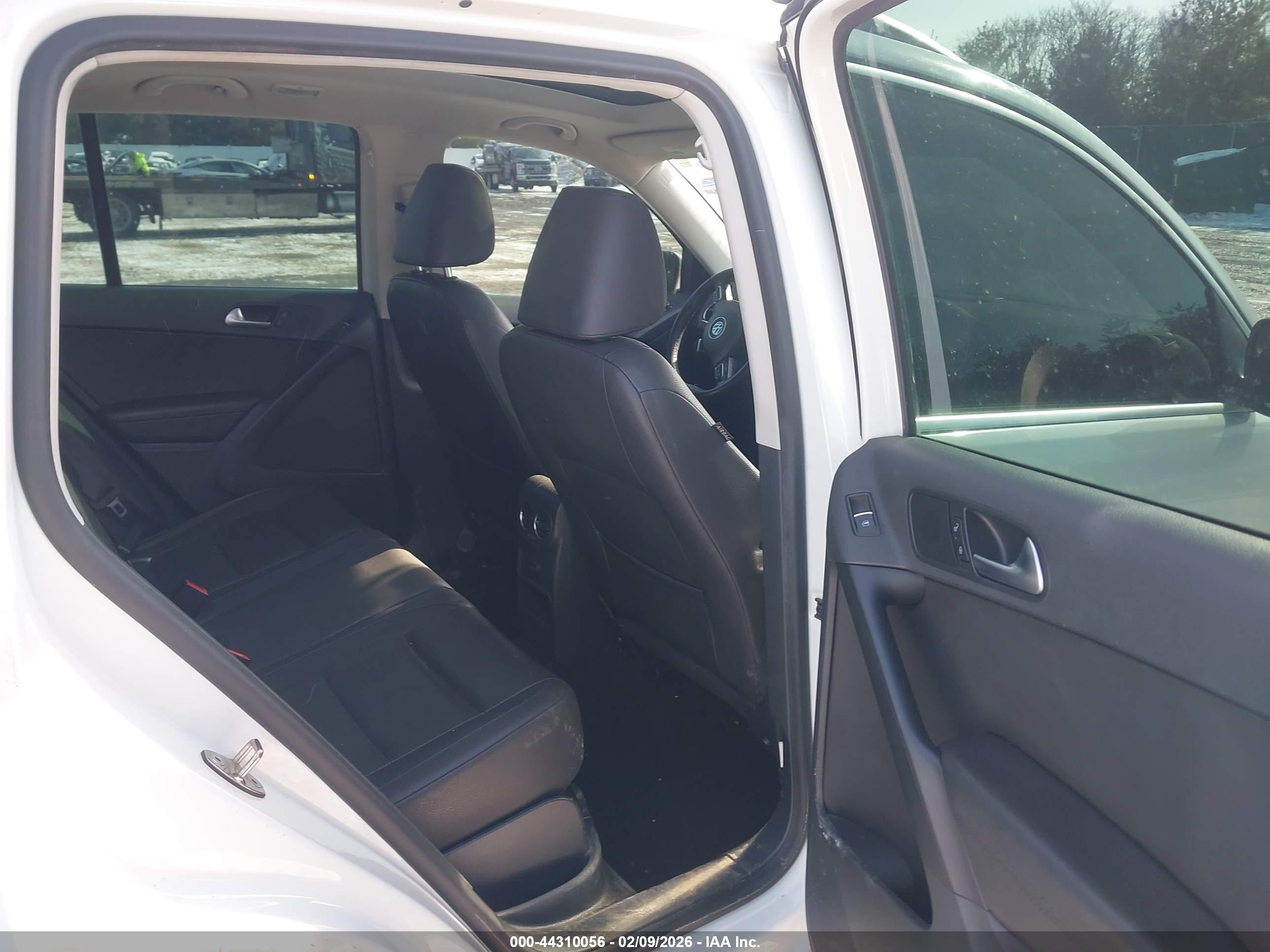 VOLKSWAGEN TIGUAN image 8